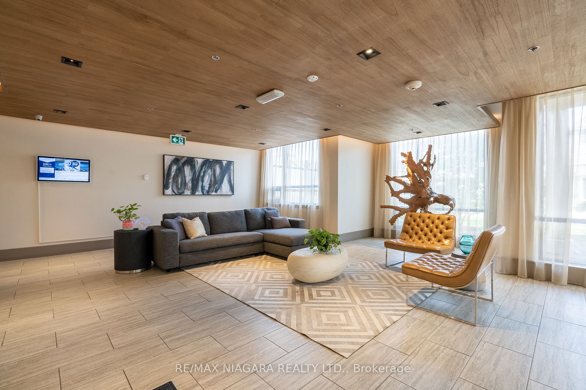 10 Esplanade Lane N, #404
