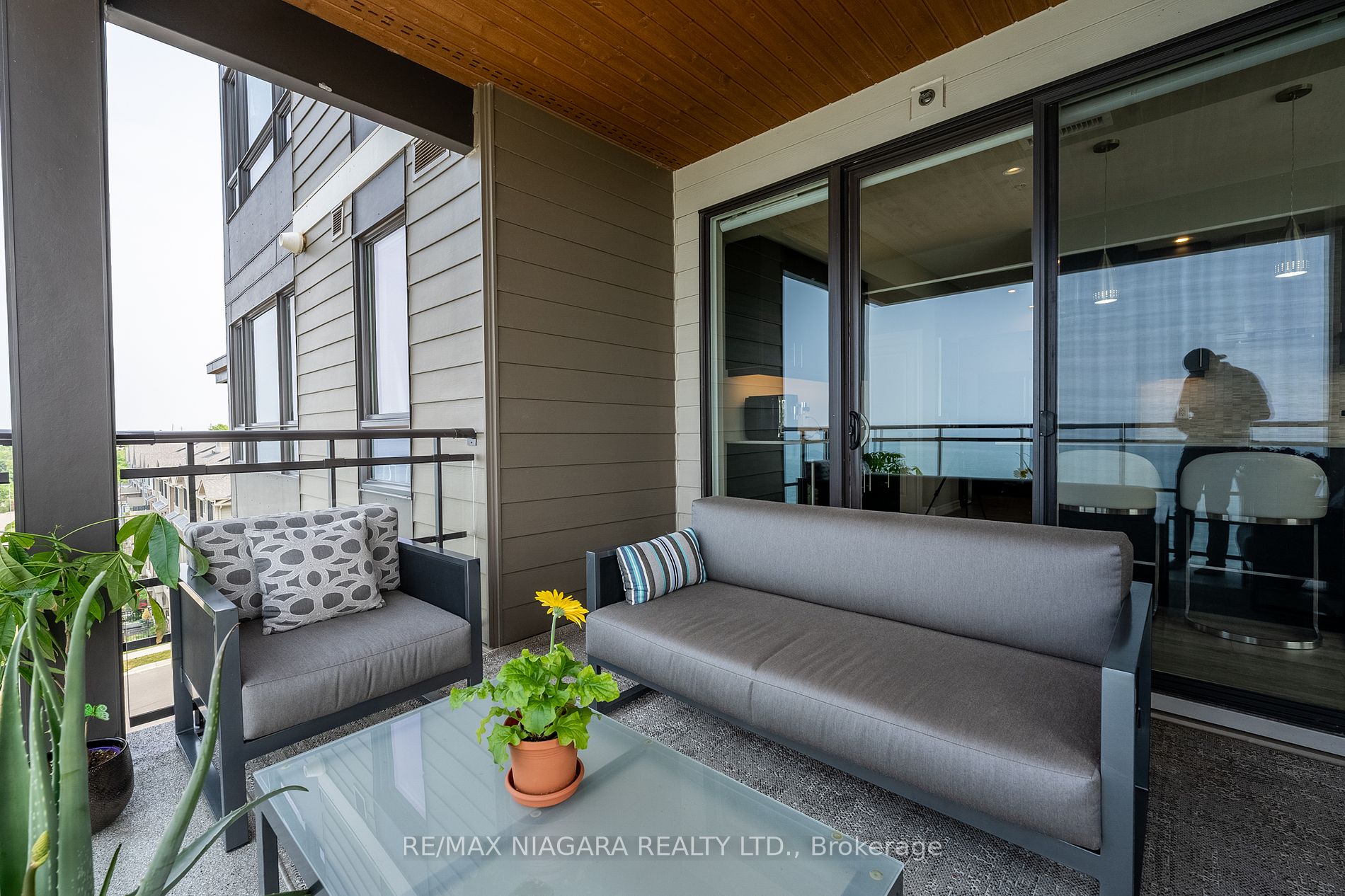 10 Esplanade Lane N, #404