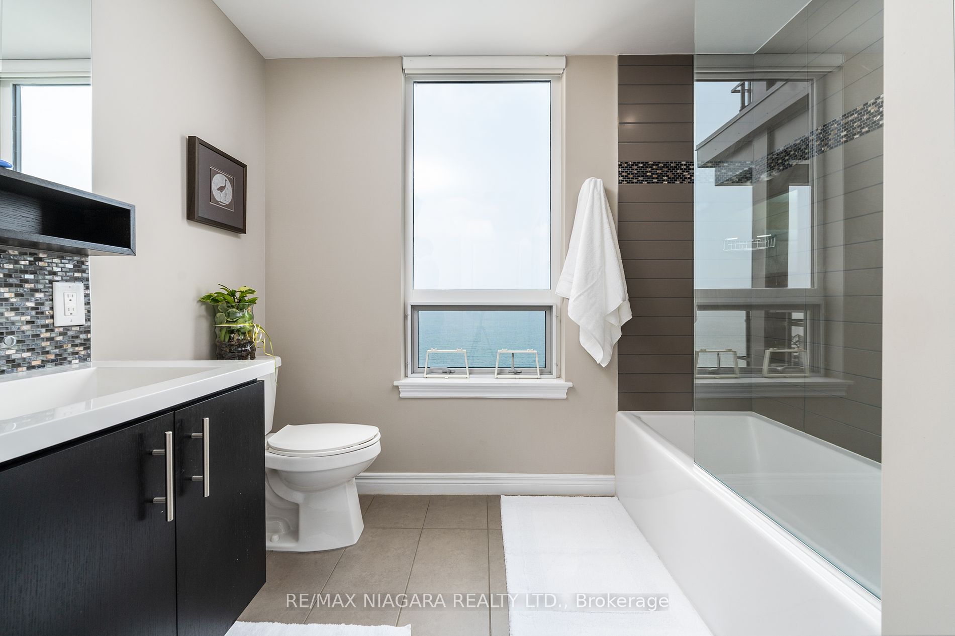10 Esplanade Lane N, #404