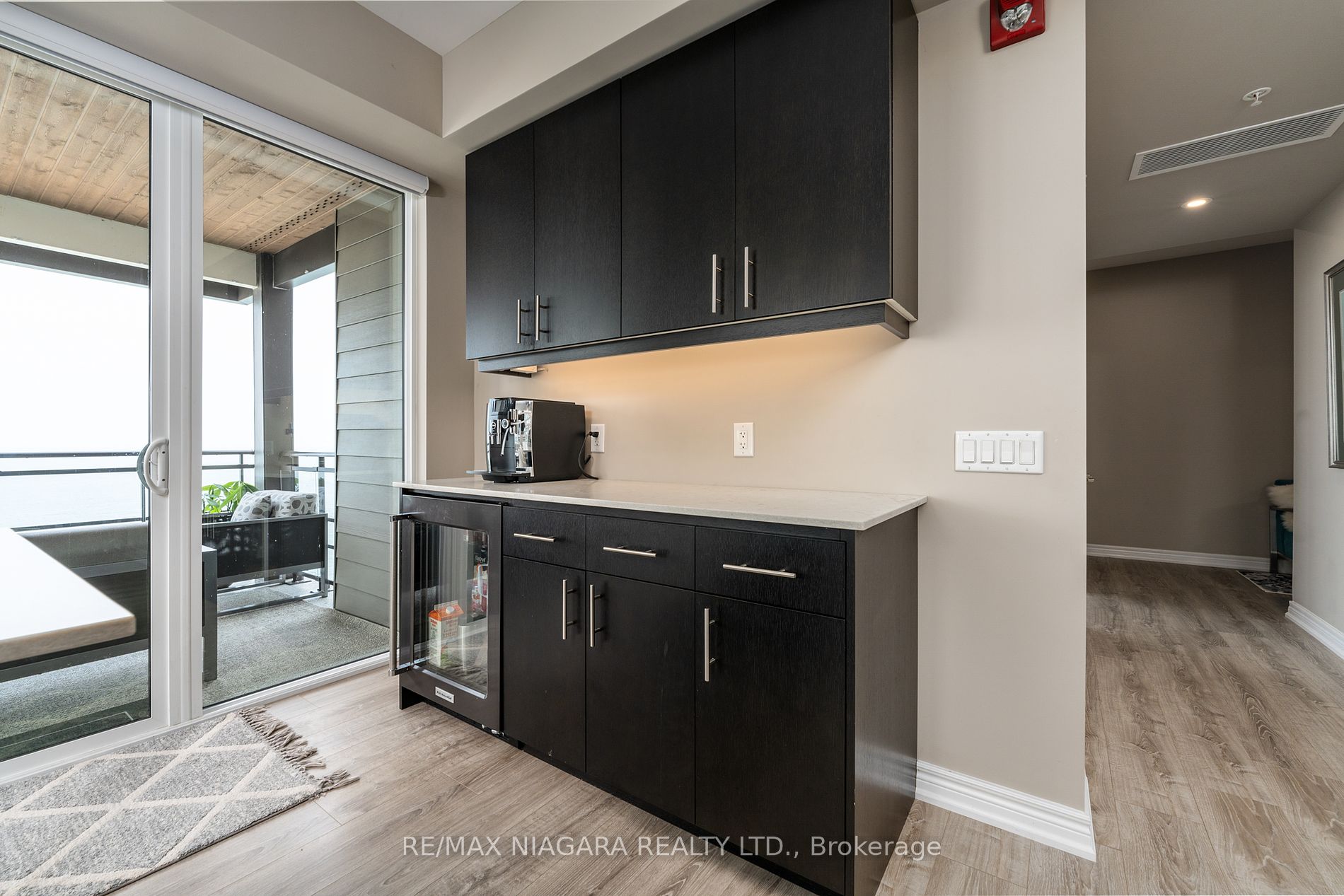 10 Esplanade Lane N, #404