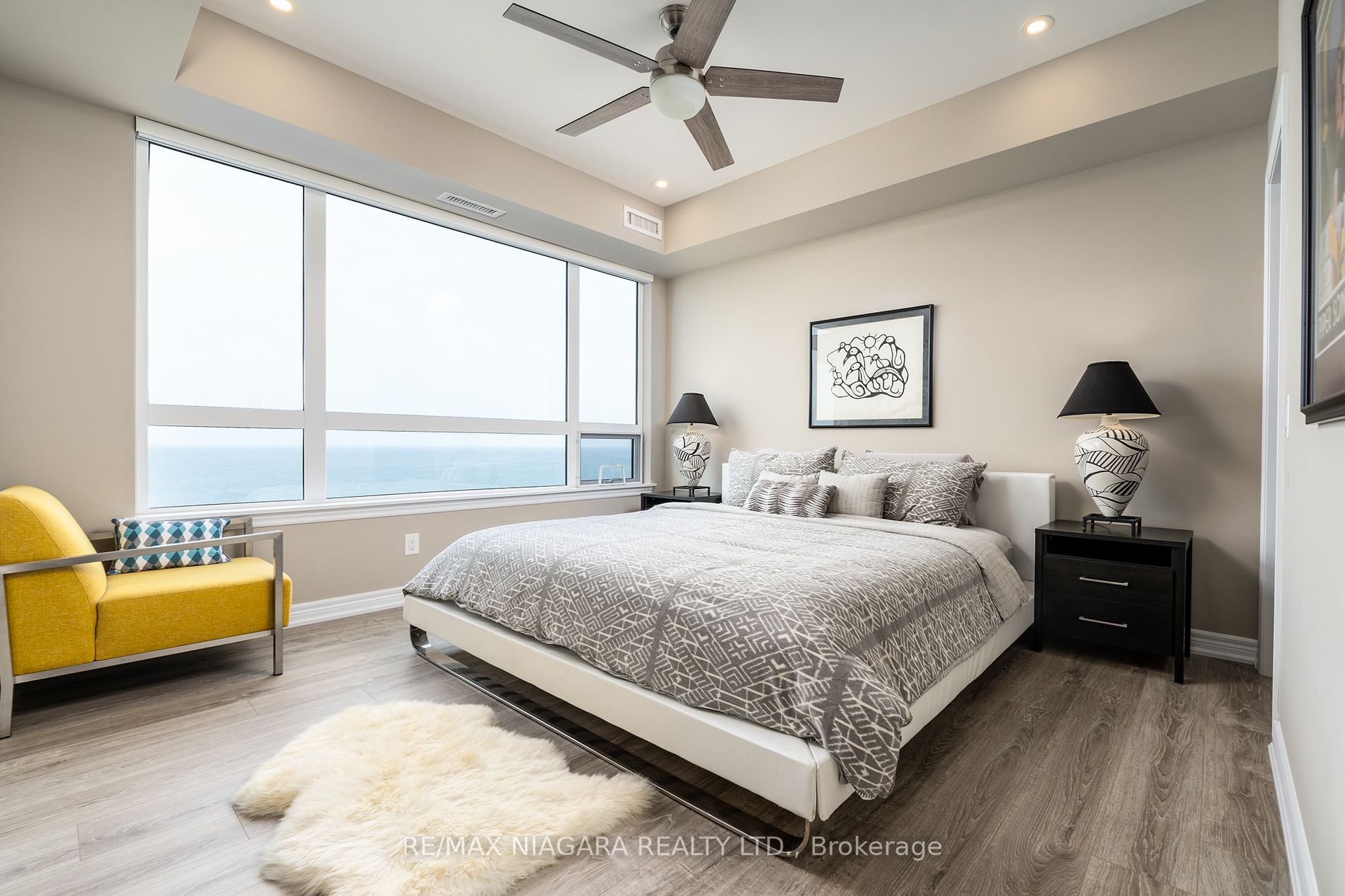 10 Esplanade Lane N, #404