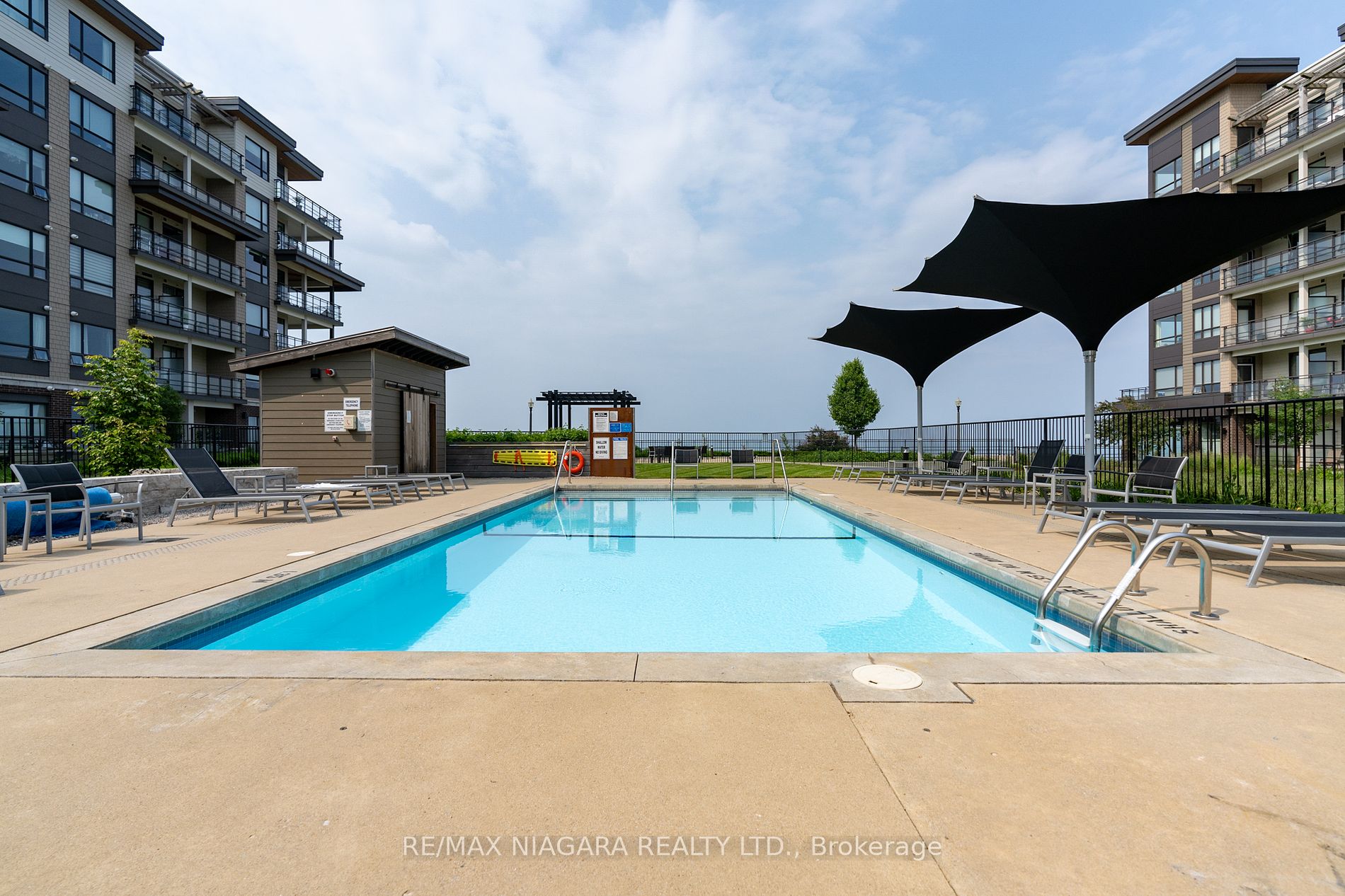 10 Esplanade Lane N, #404