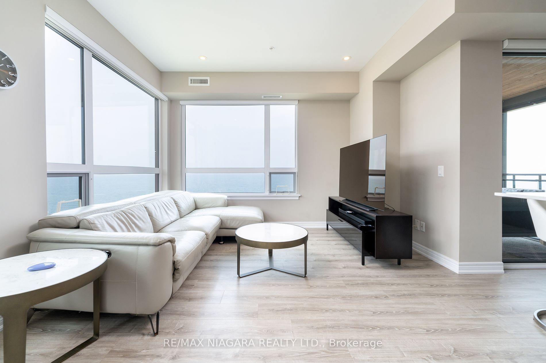 10 Esplanade Lane N, #404