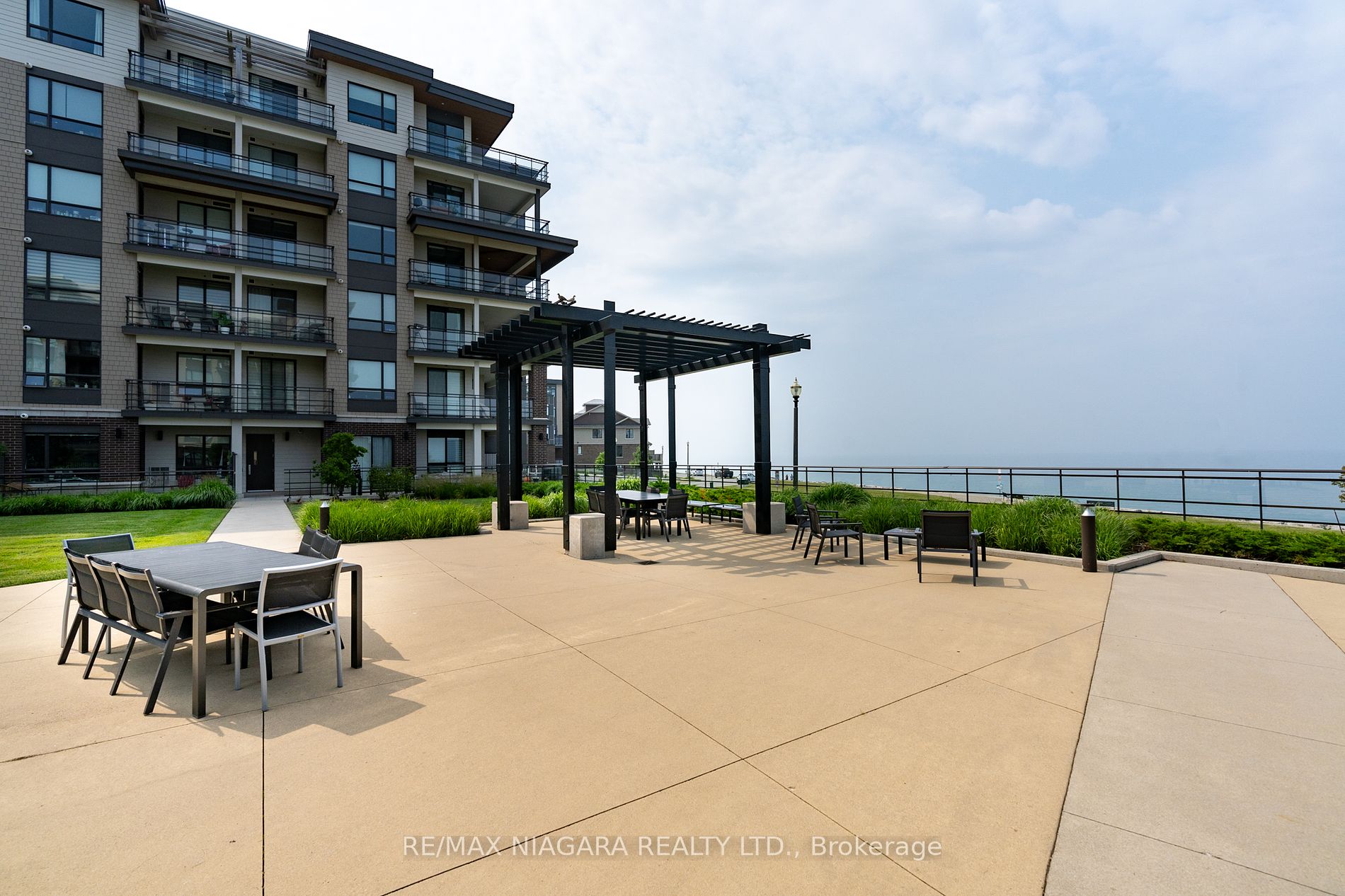 10 Esplanade Lane N, #404
