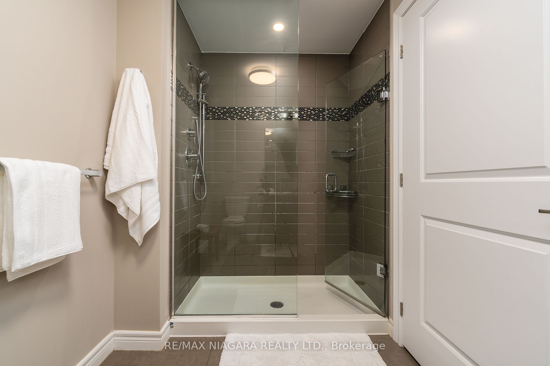 10 Esplanade Lane N, #404