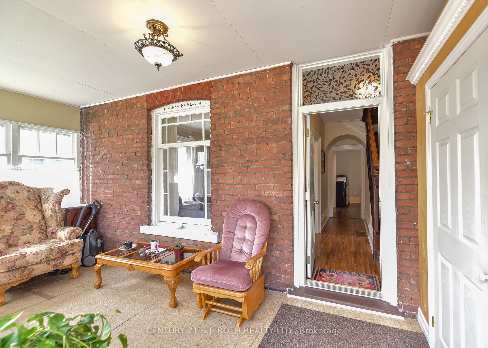 33 Sussex Street S