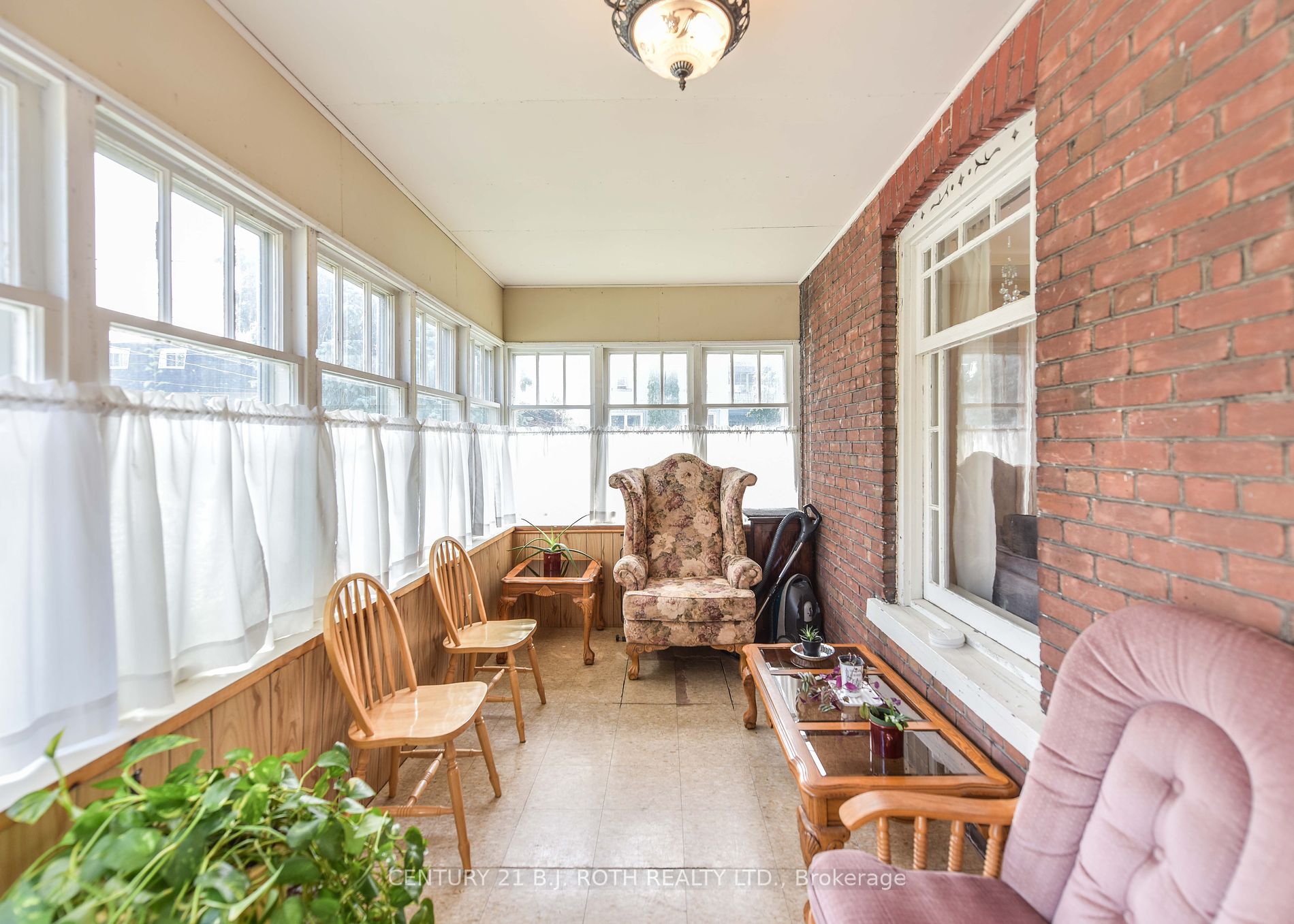 33 Sussex Street S