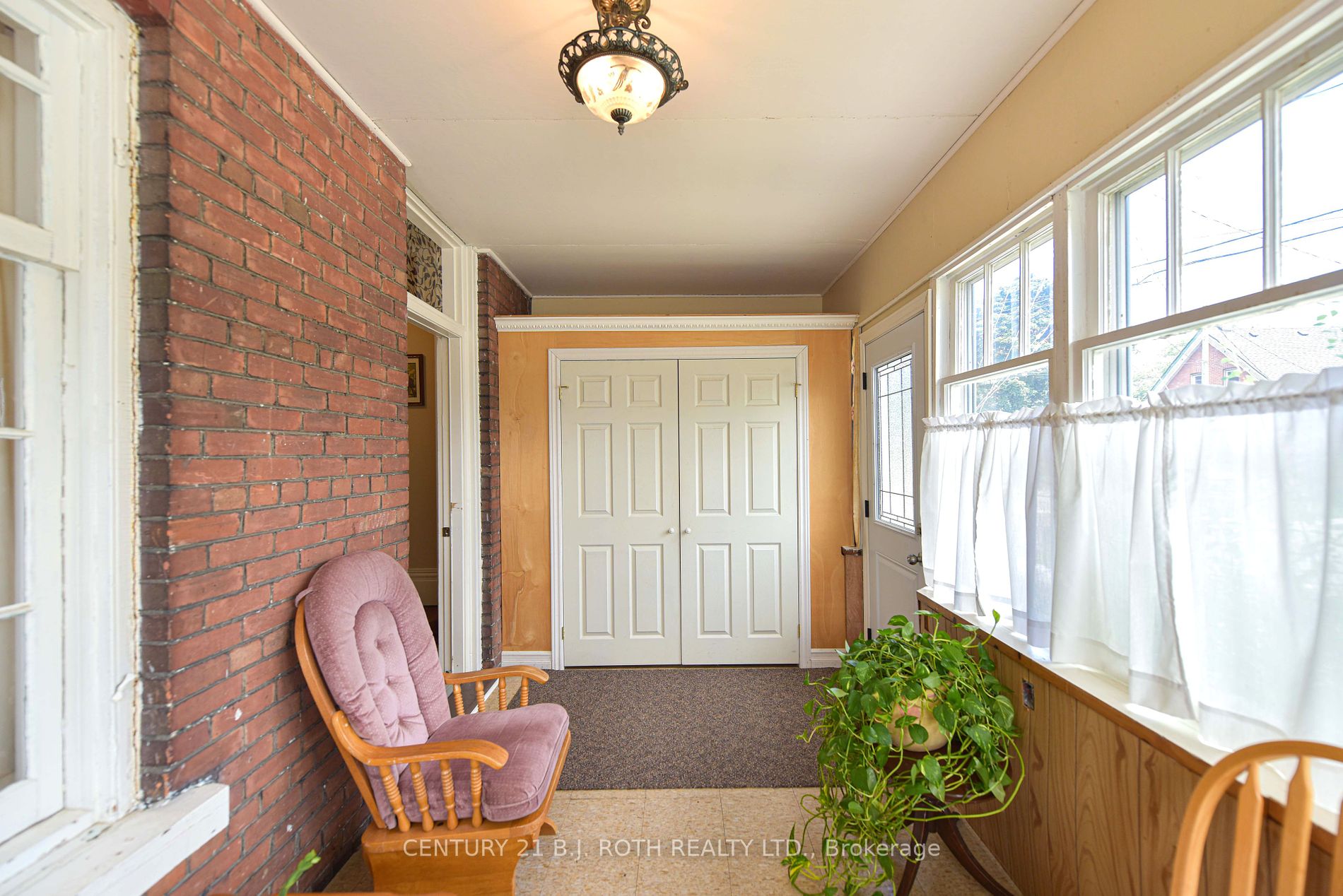 33 Sussex Street S