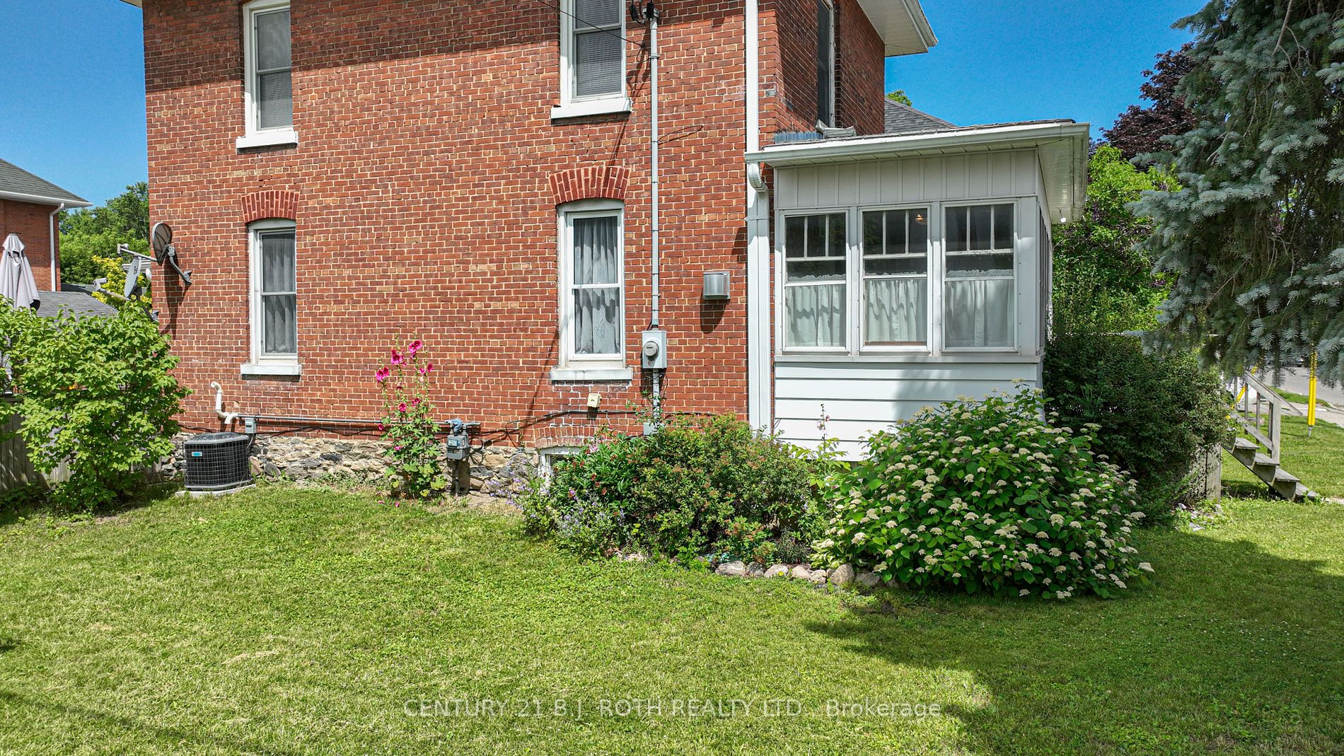 33 Sussex Street S