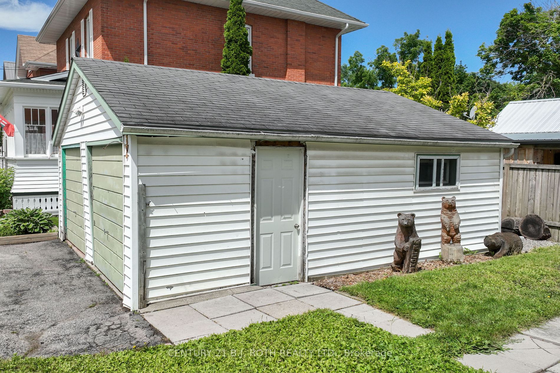 33 Sussex Street S