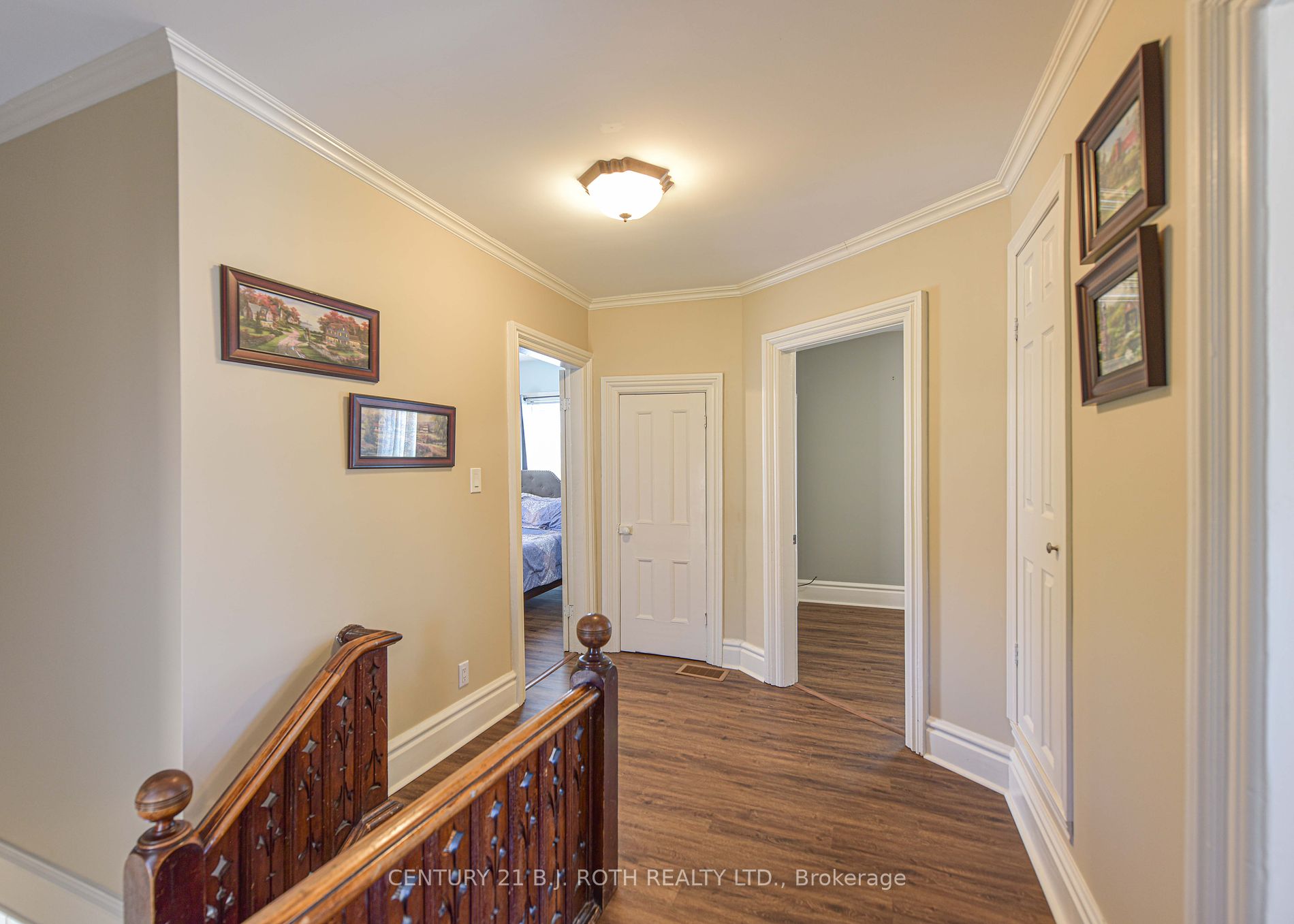 33 Sussex Street S