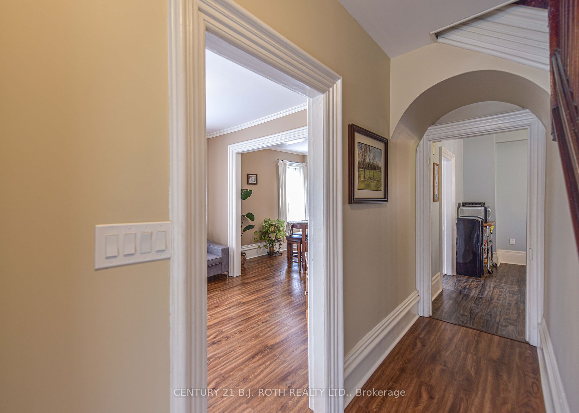 33 Sussex Street S
