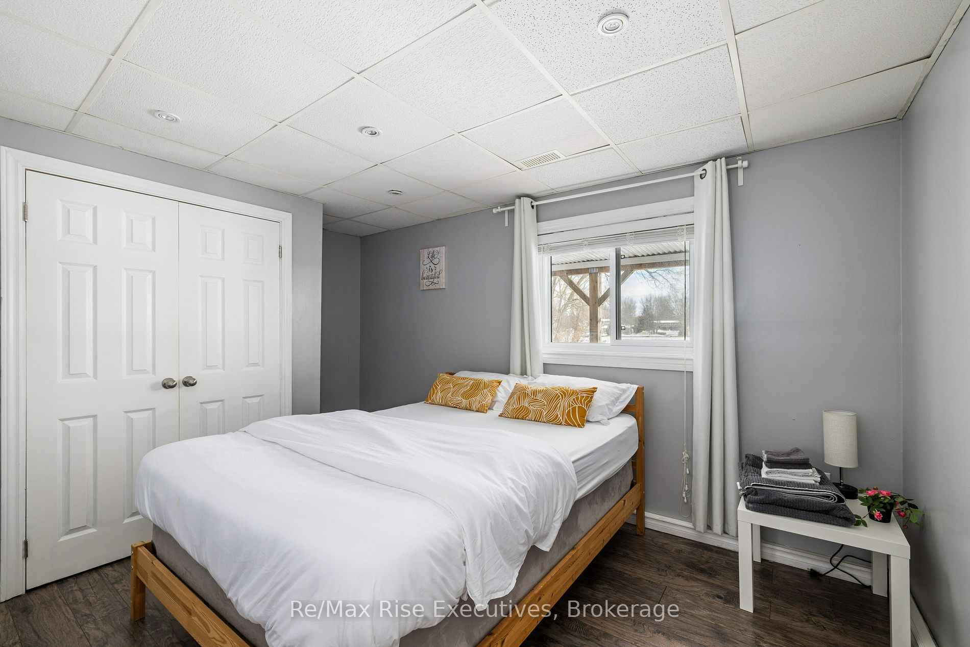 22 Lawrence Street N