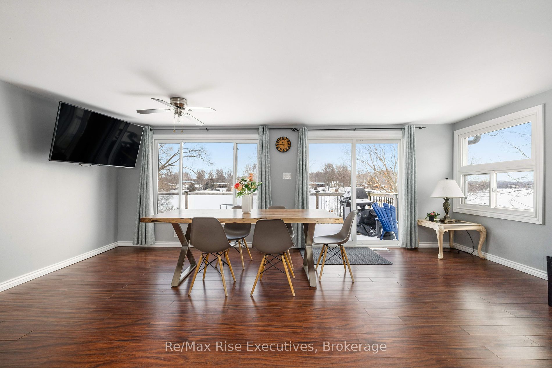 22 Lawrence Street N