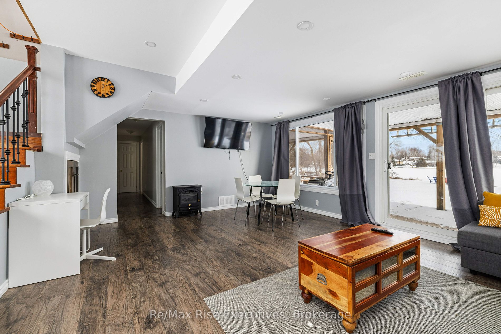 22 Lawrence Street N