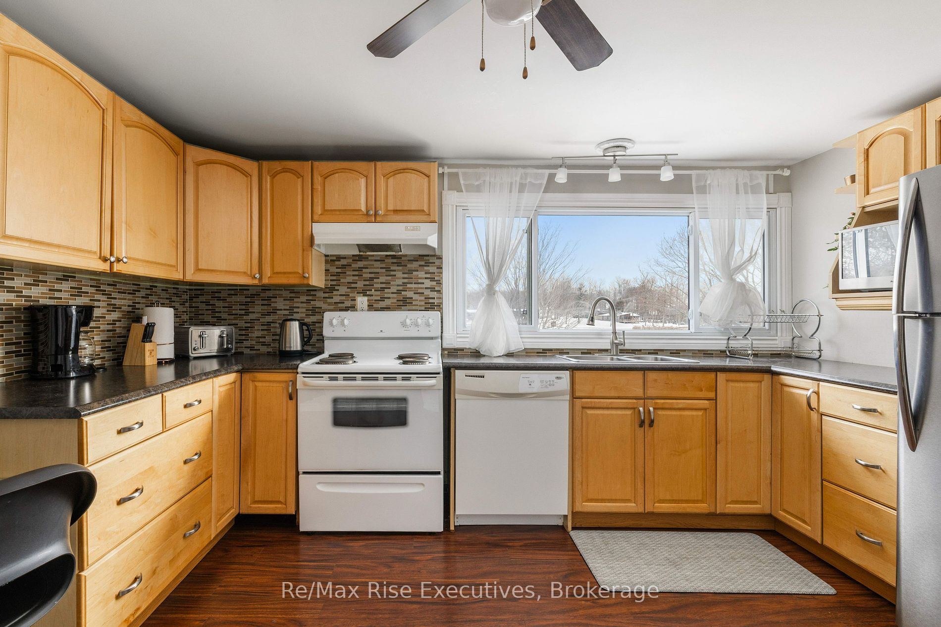 22 Lawrence Street N