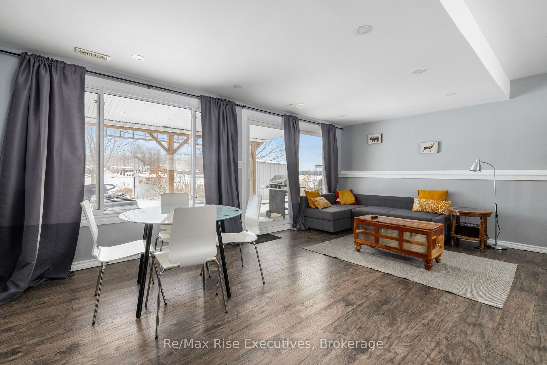 22 Lawrence Street N