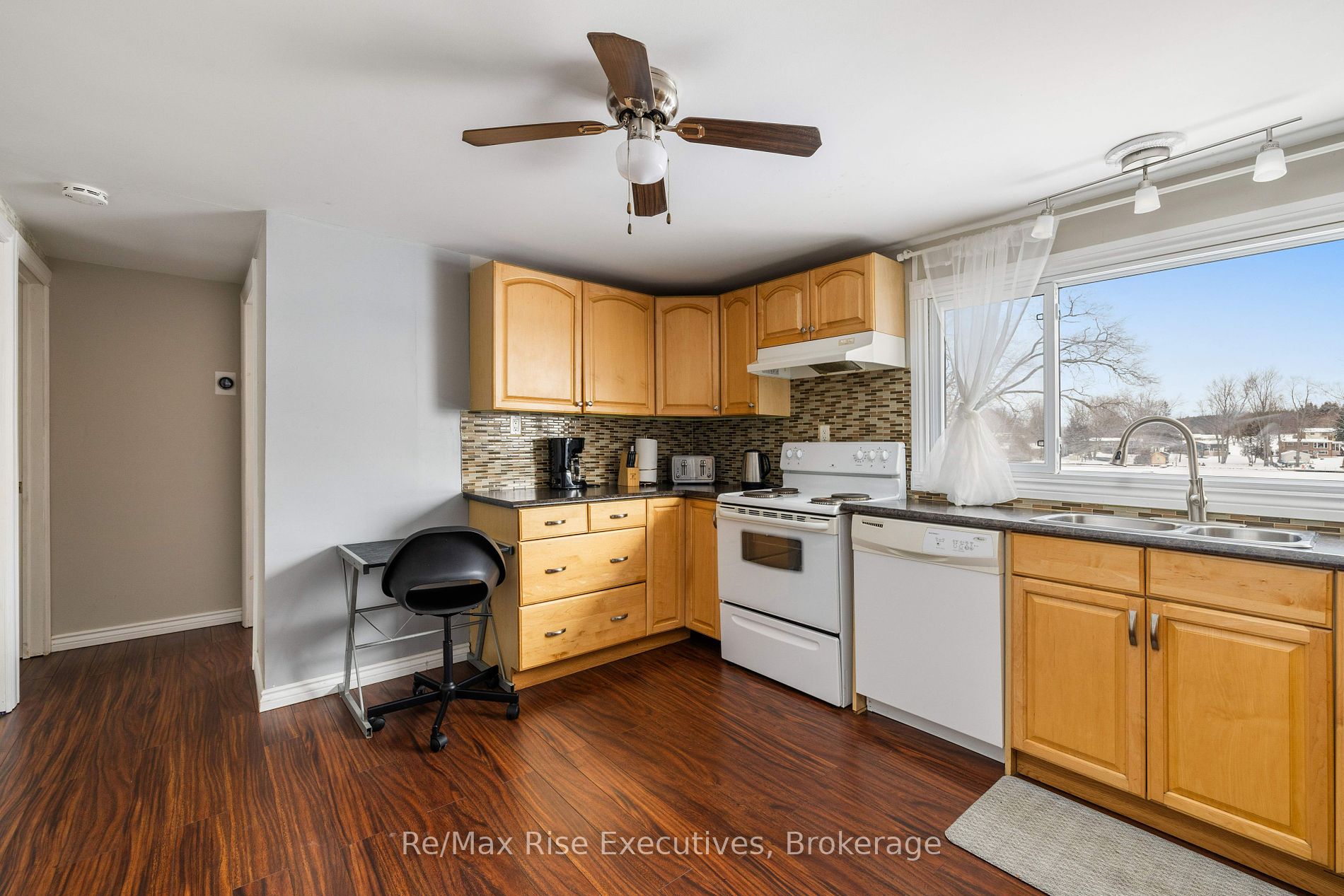 22 Lawrence Street N