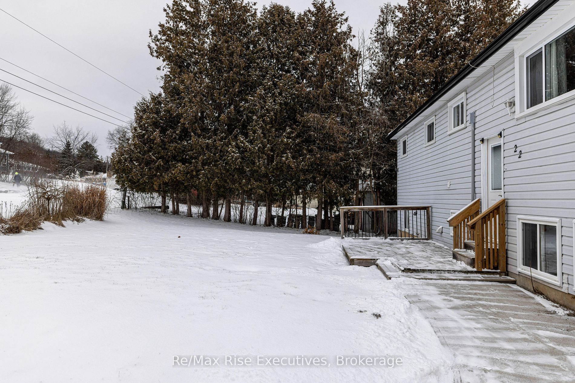 22 Lawrence Street N