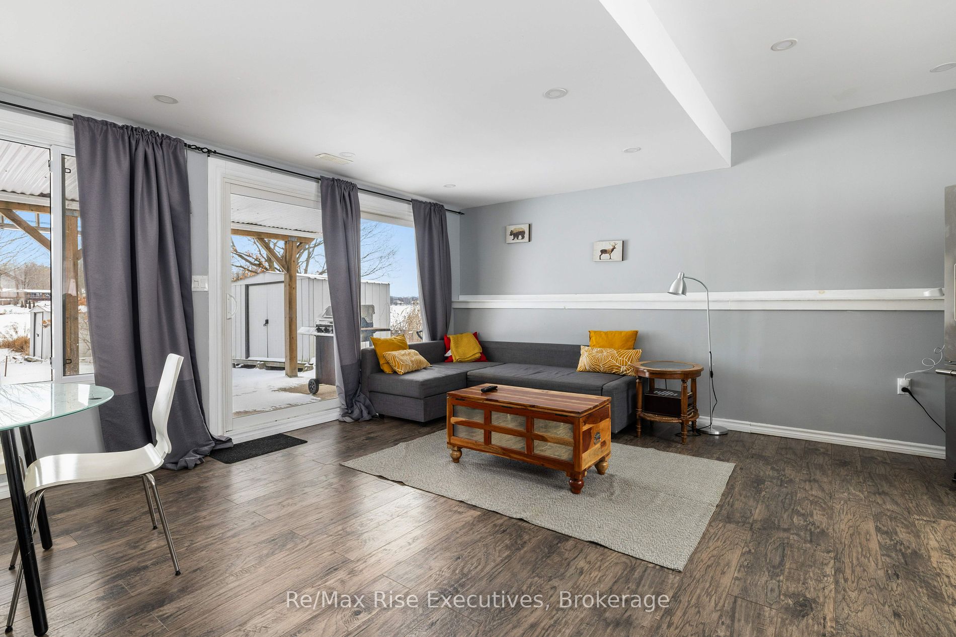 22 Lawrence Street N