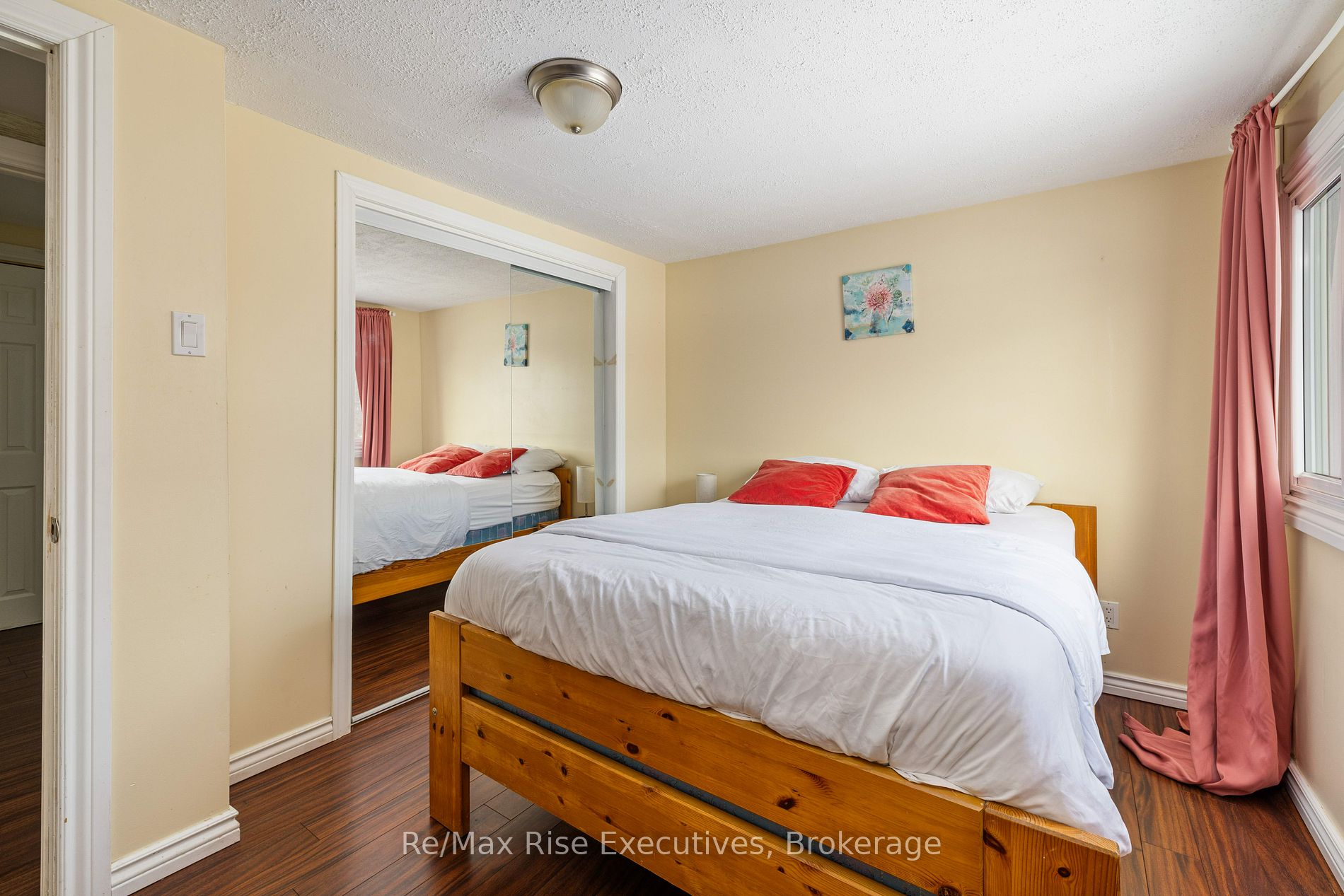 22 Lawrence Street N