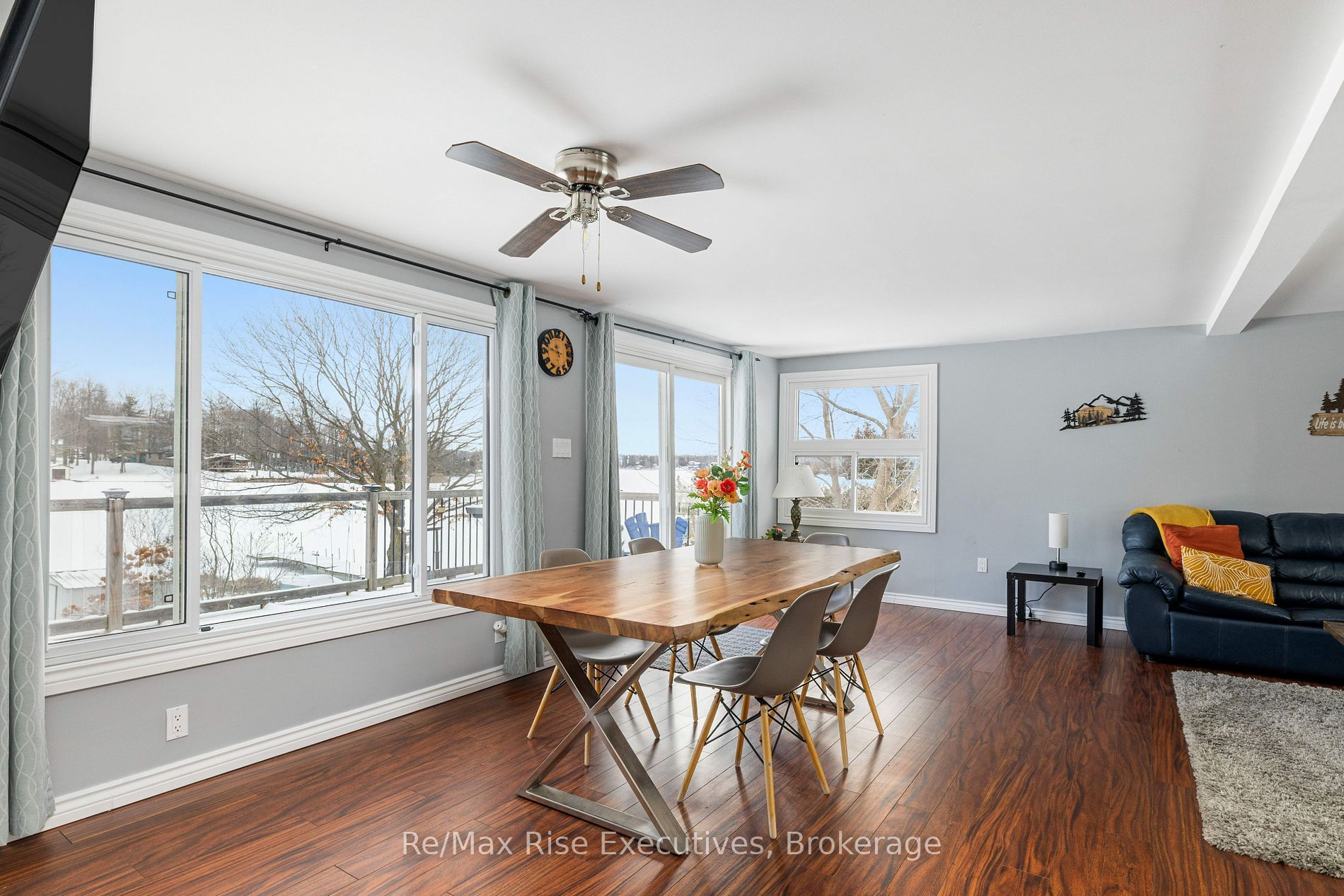 22 Lawrence Street N