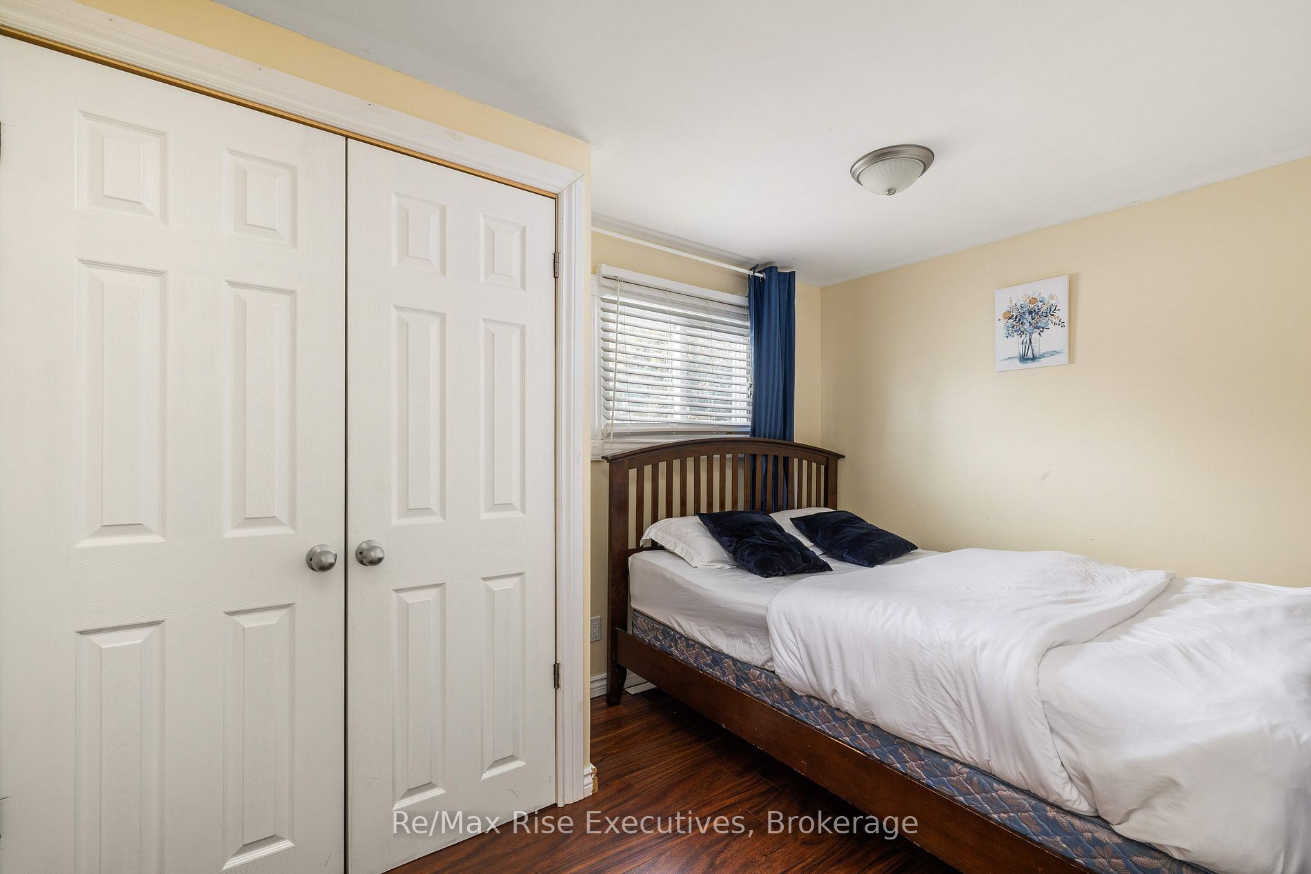 22 Lawrence Street N
