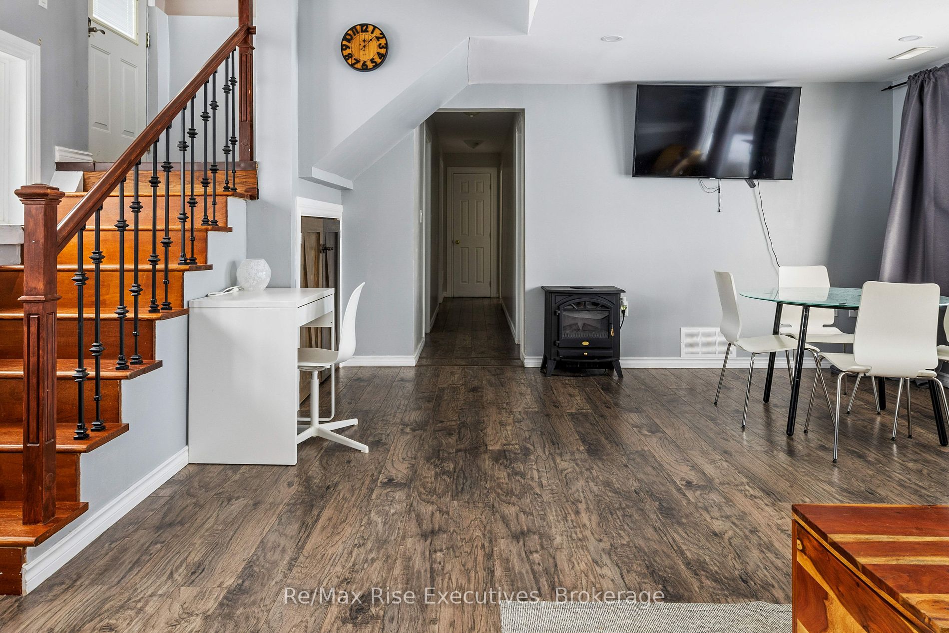 22 Lawrence Street N