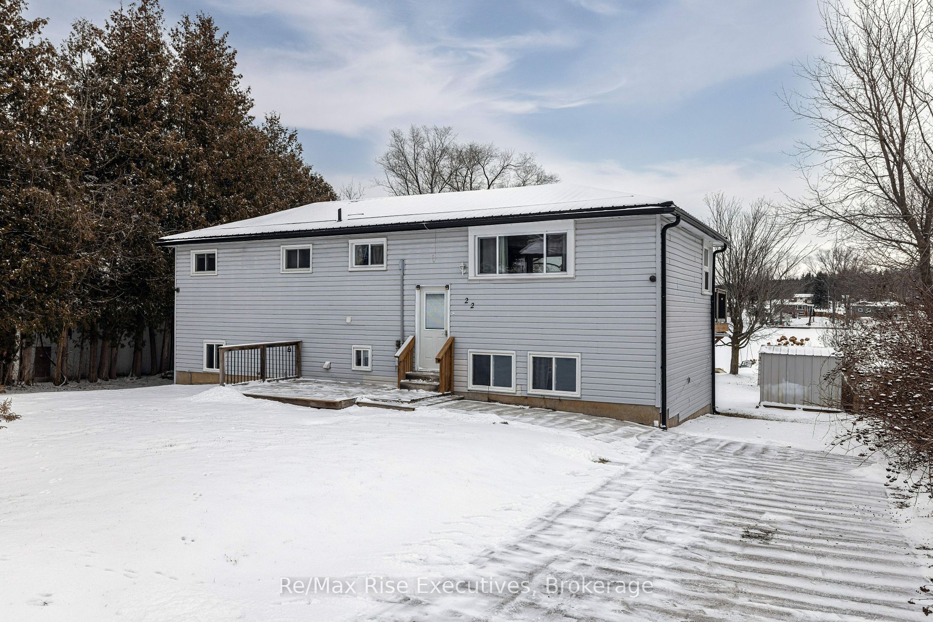 22 Lawrence Street N