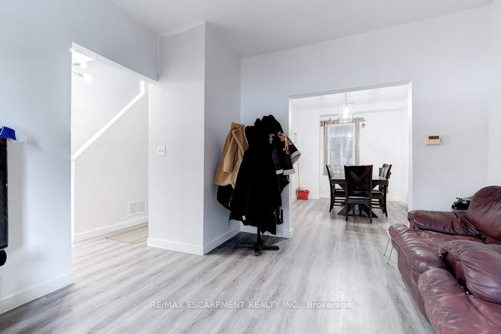 130 Stirton Street