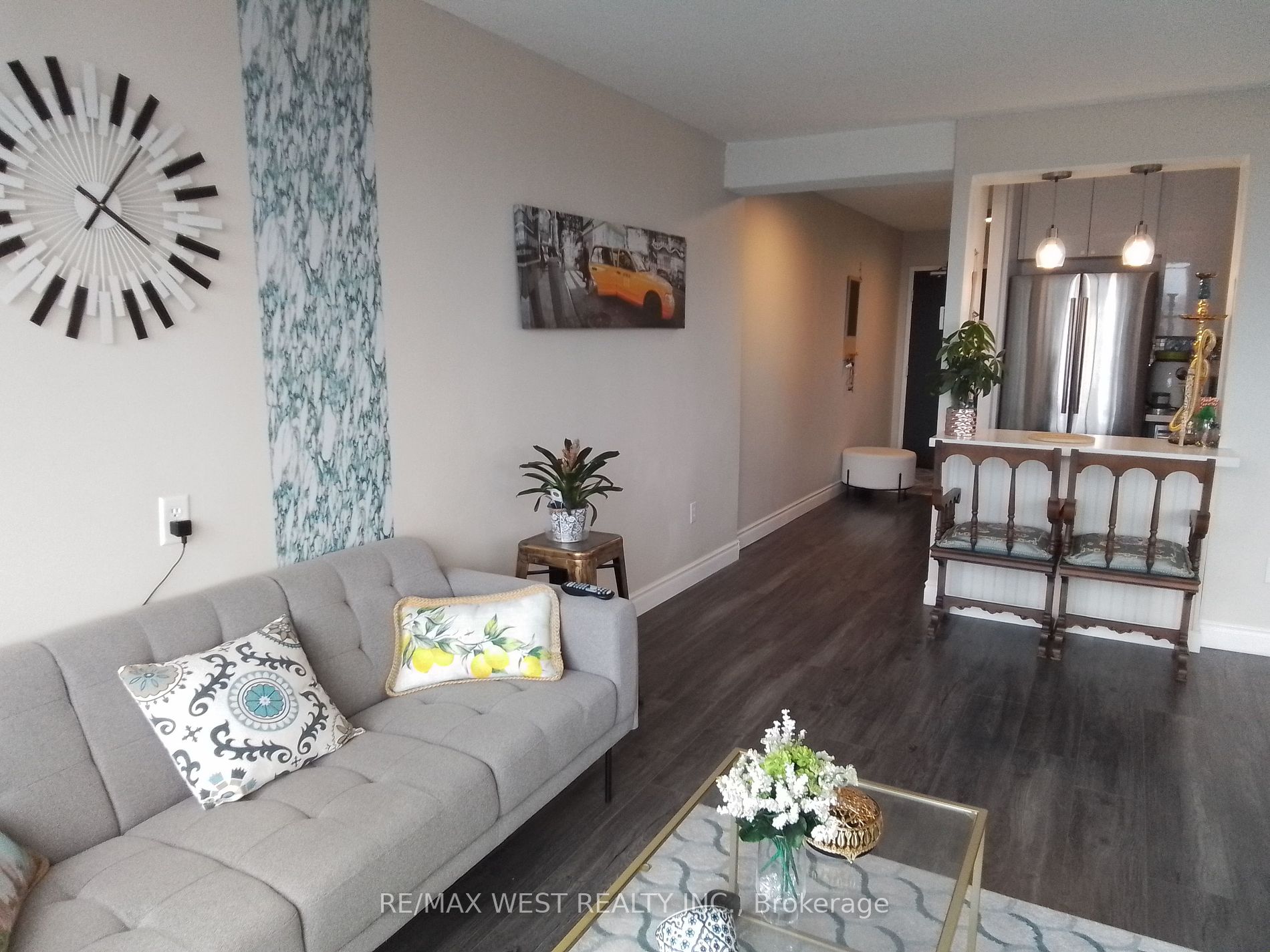 150 Charlton Ave E, #702