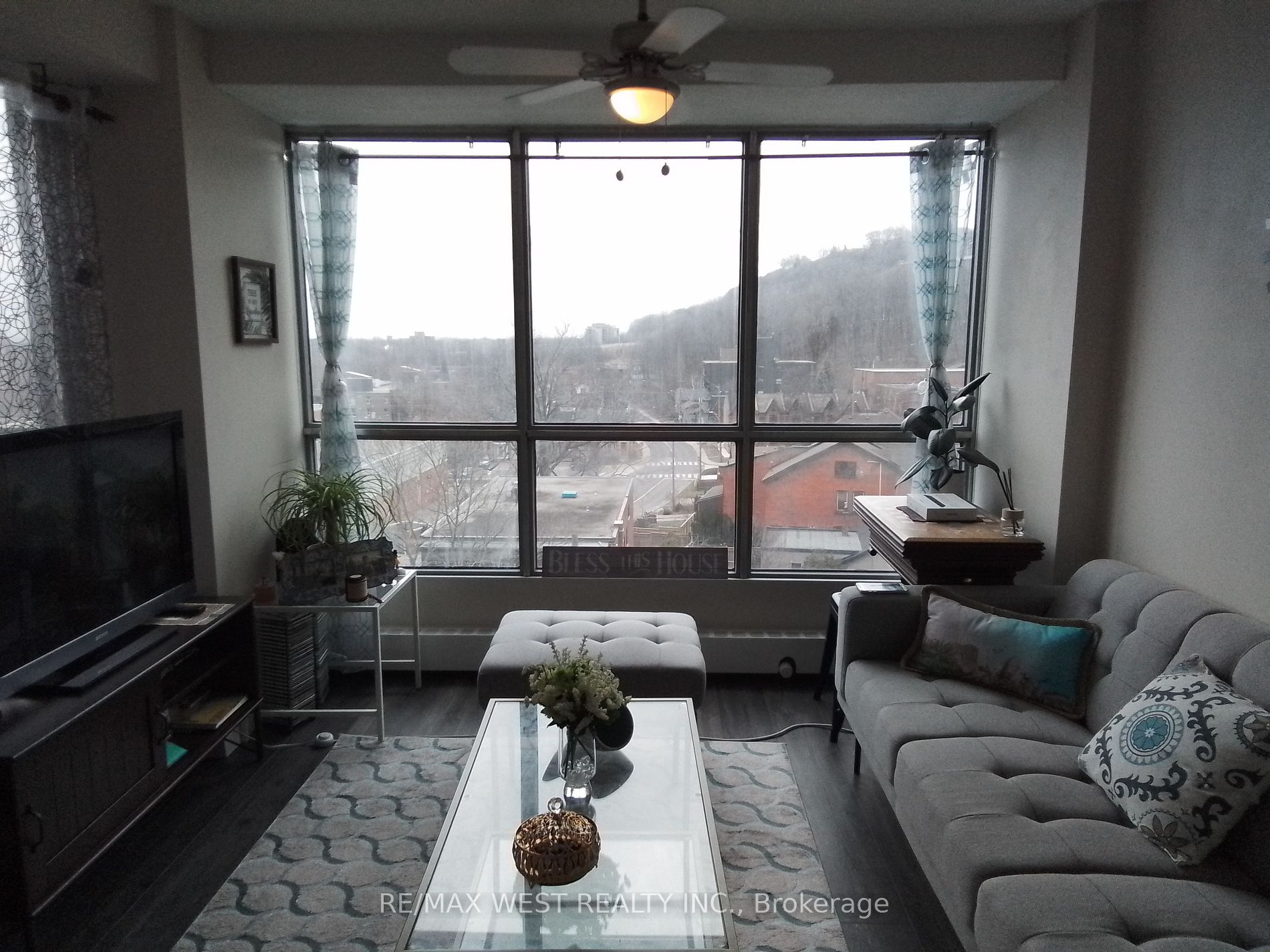 150 Charlton Ave E, #702