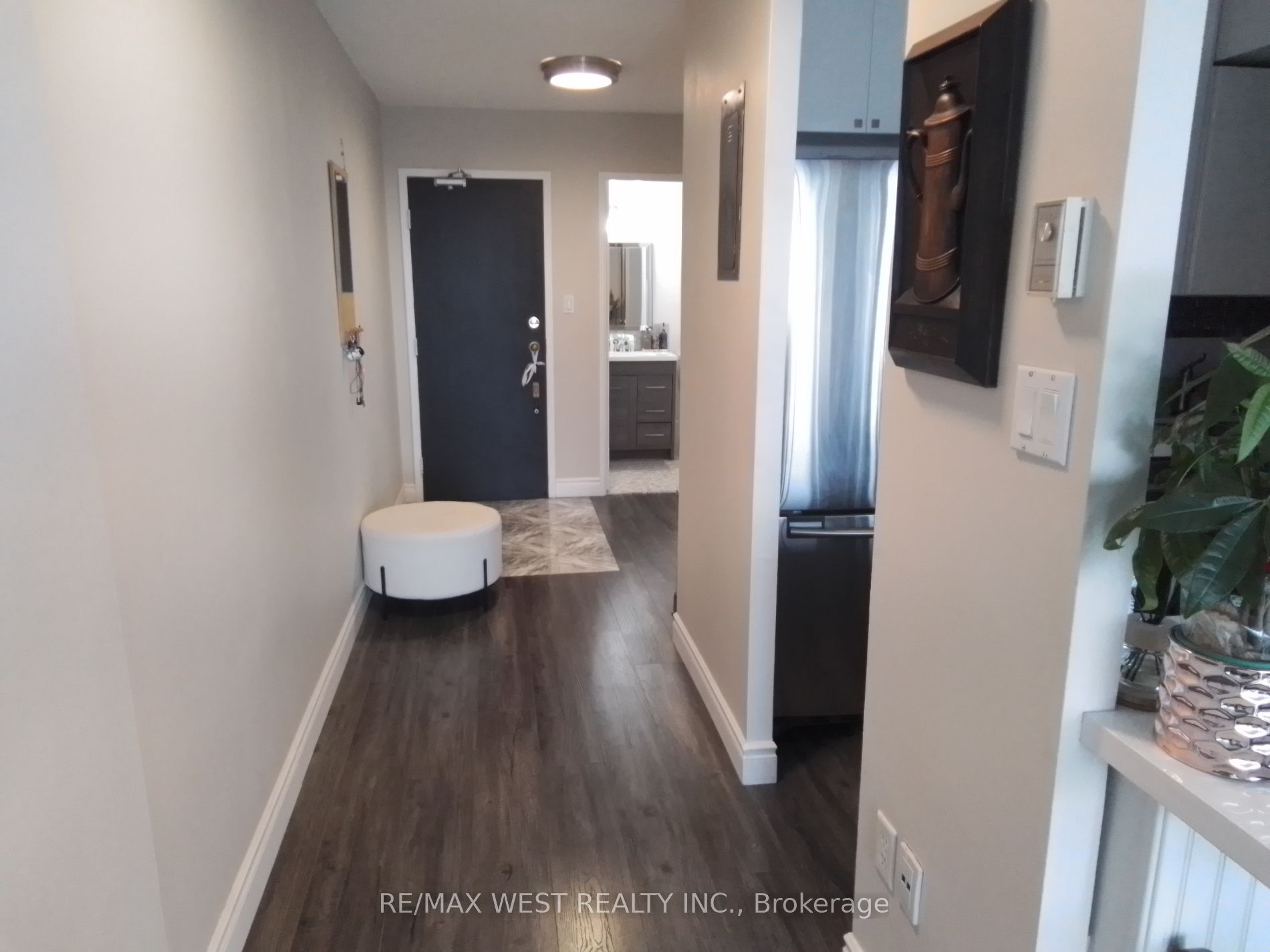 150 Charlton Ave E, #702