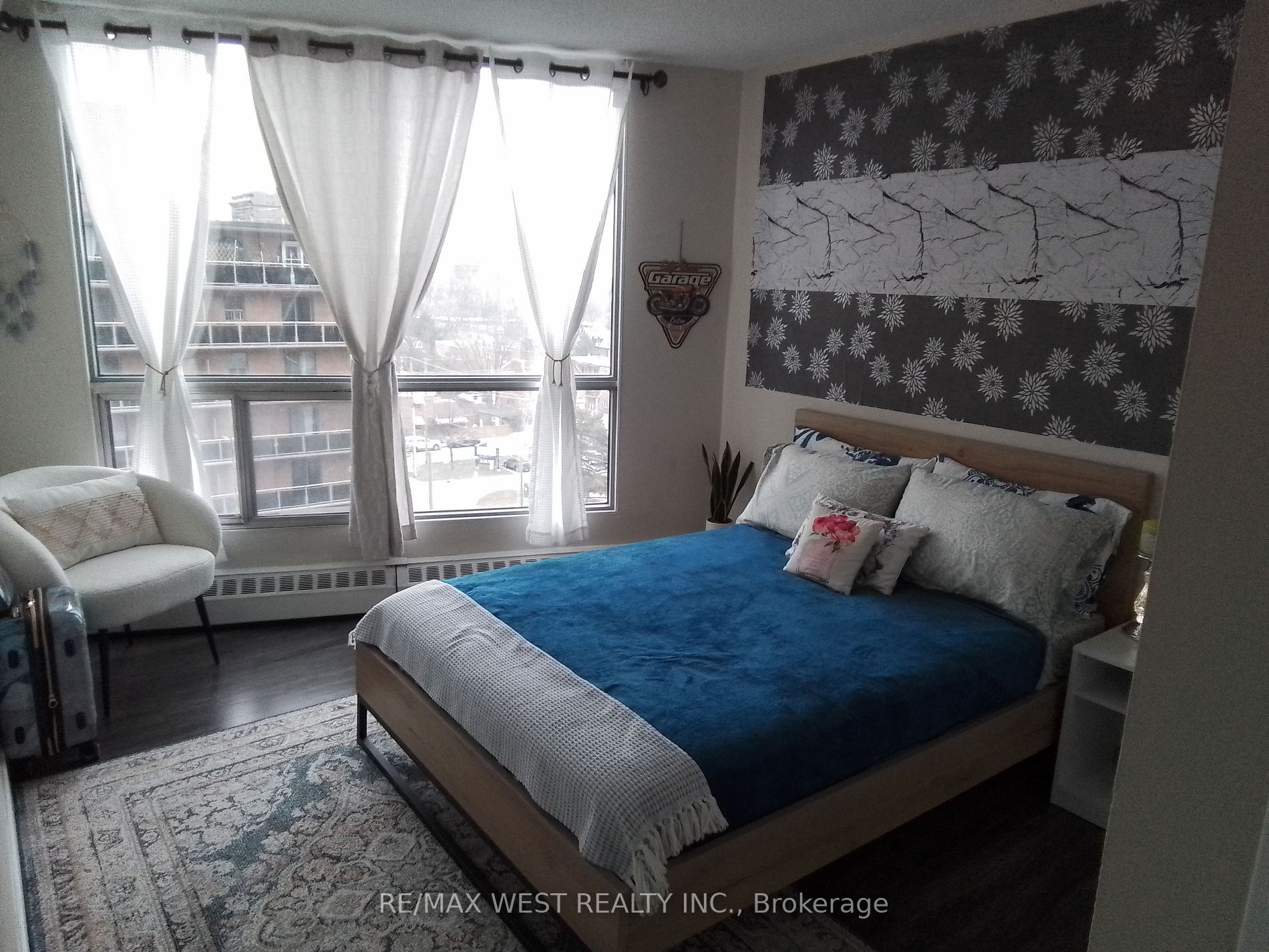 150 Charlton Ave E, #702