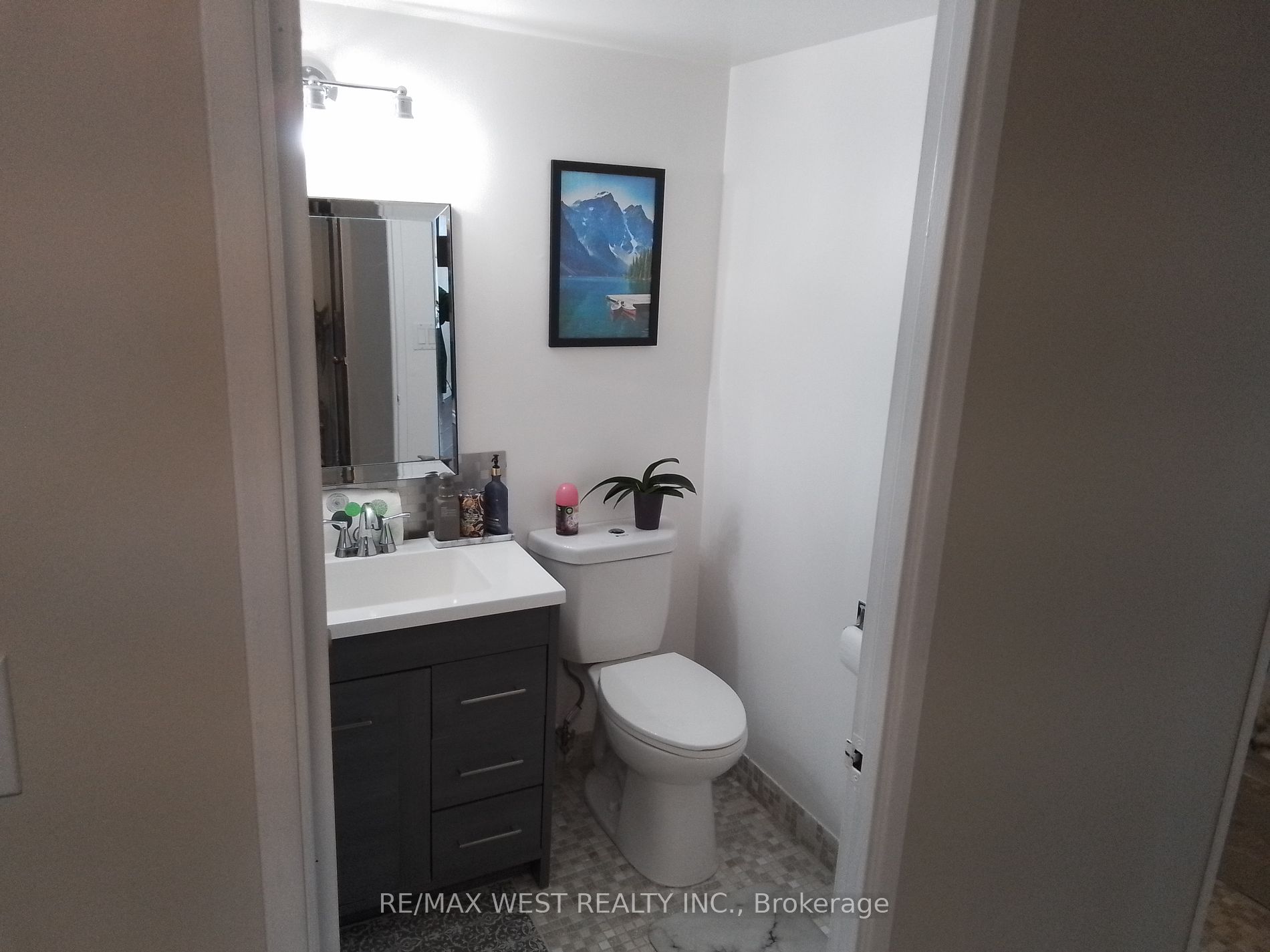 150 Charlton Ave E, #702