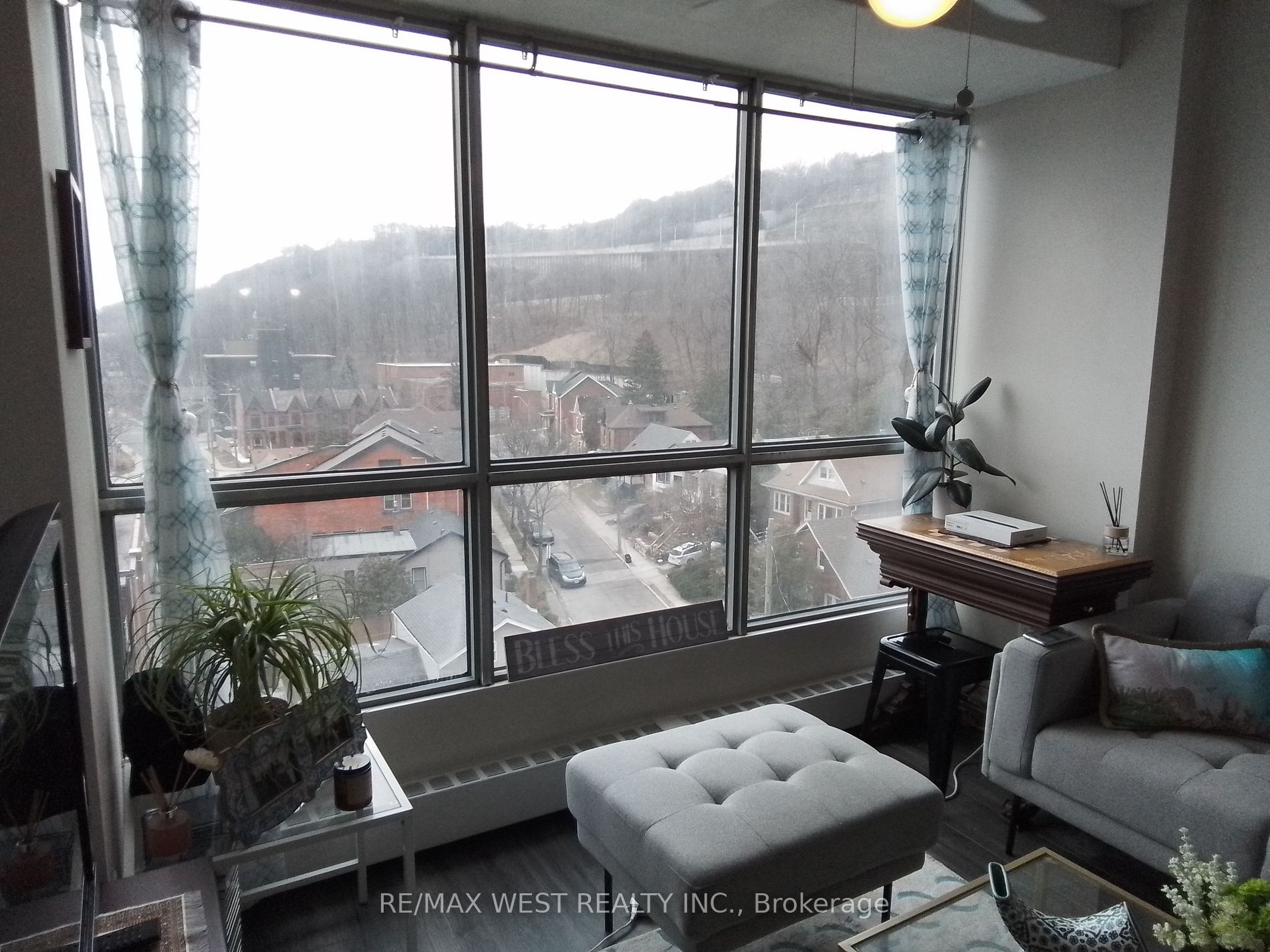 150 Charlton Ave E, #702