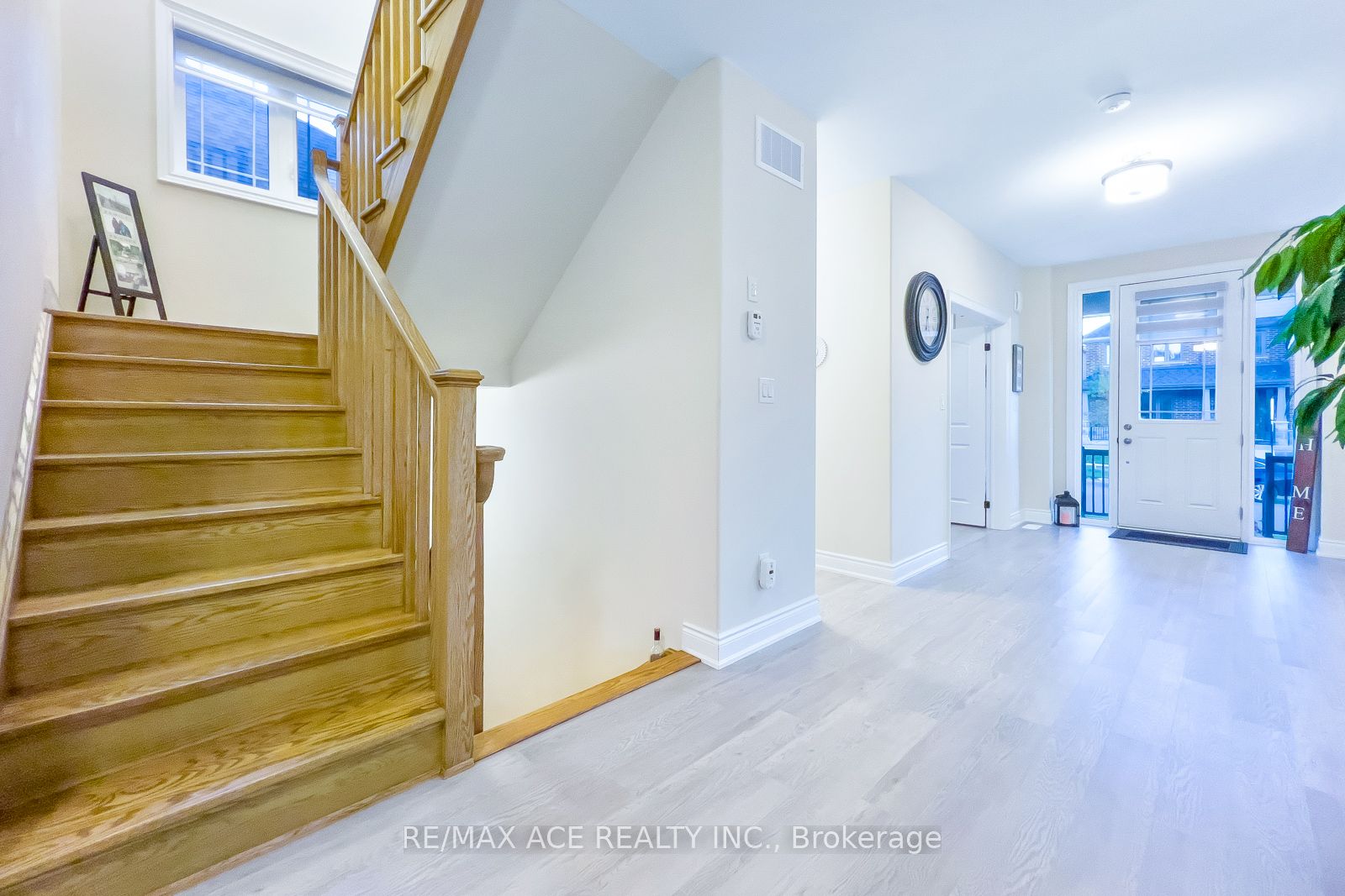 216 Strachan St