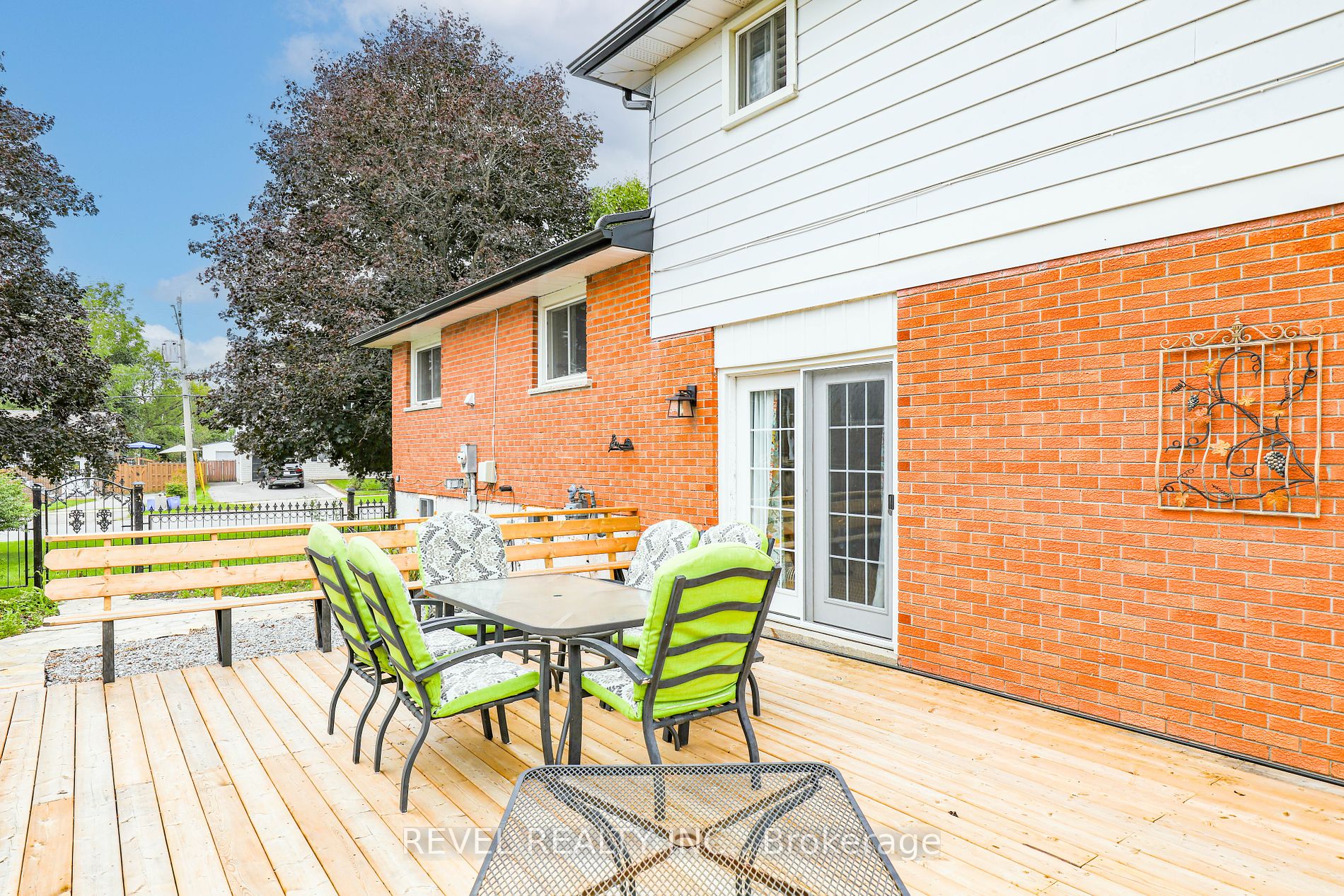 1 Elaine Dr