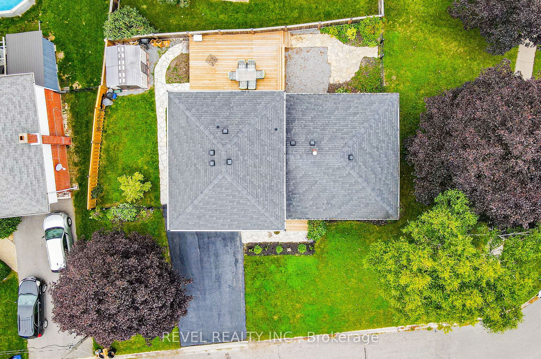 1 Elaine Dr