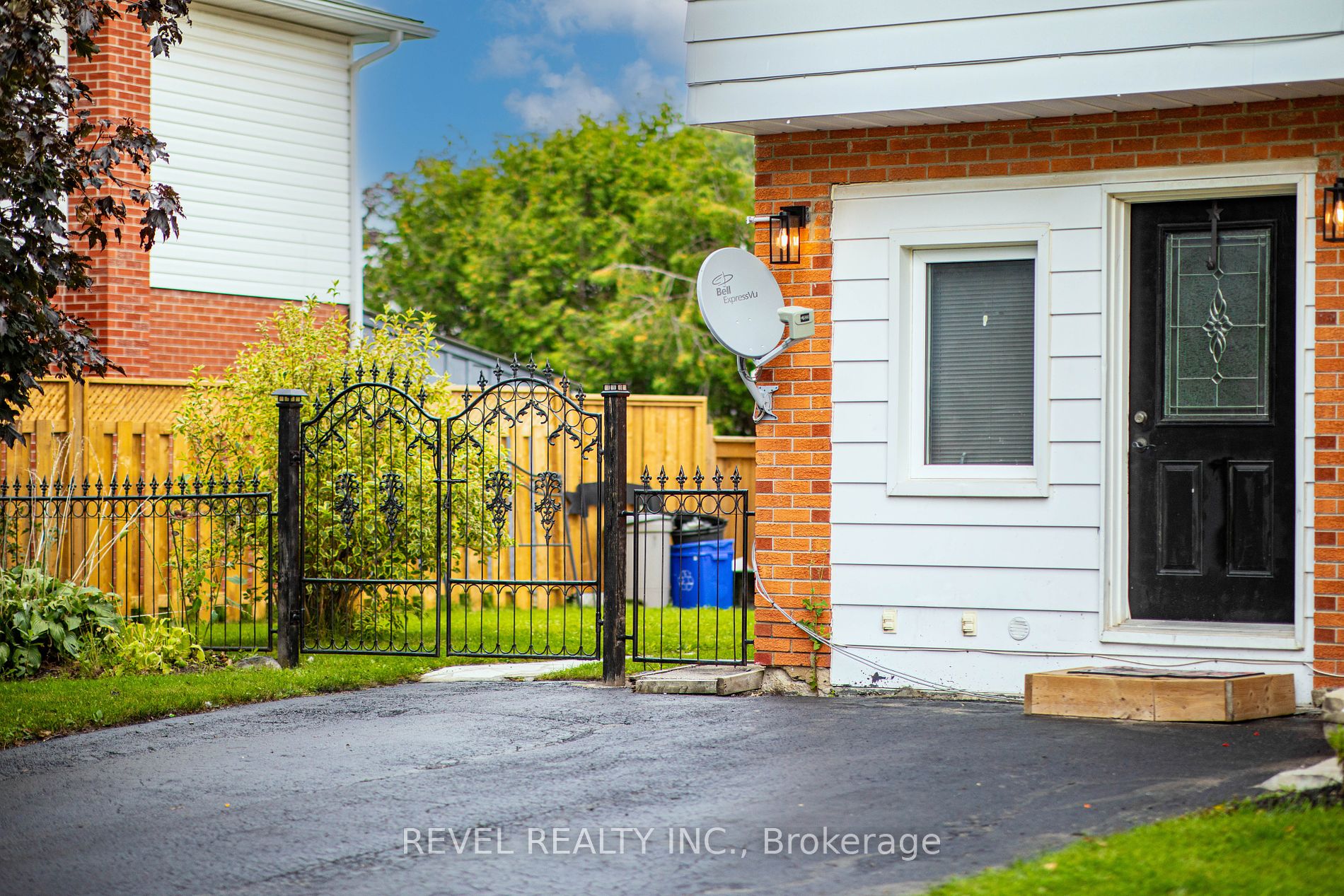 1 Elaine Dr