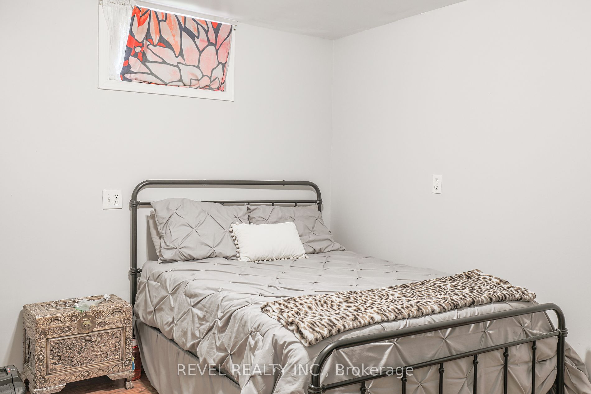1 Elaine Dr