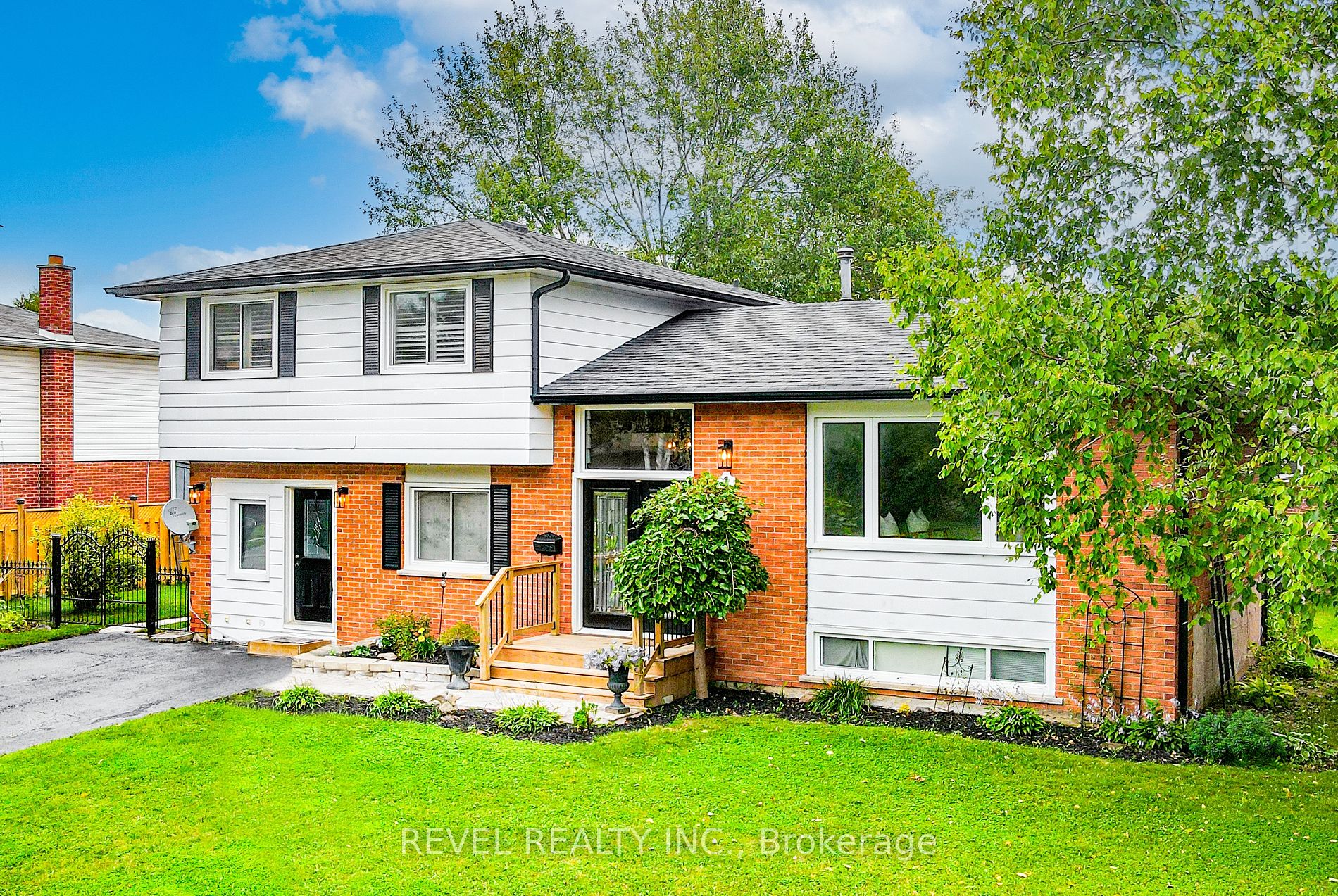 1 Elaine Dr