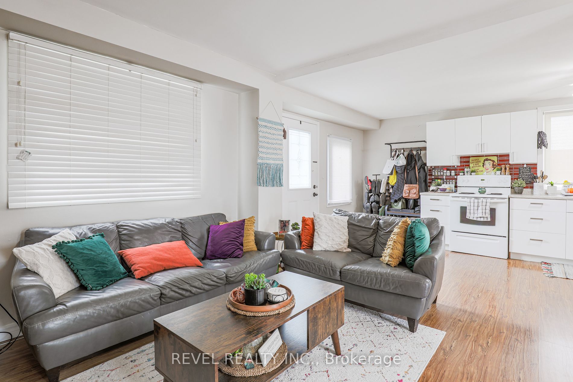 1 Elaine Dr
