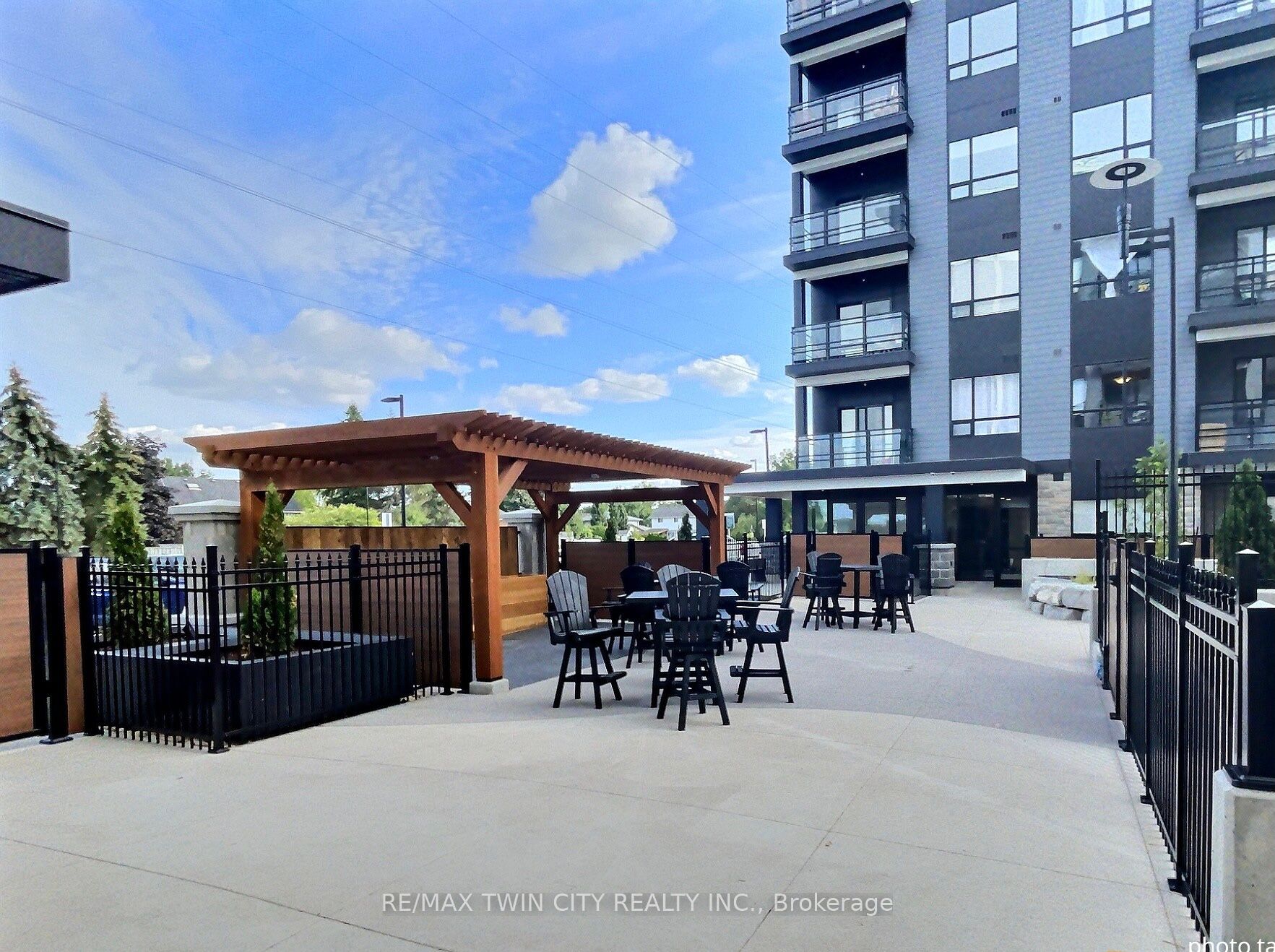 243 Northfield Drive E, #511
