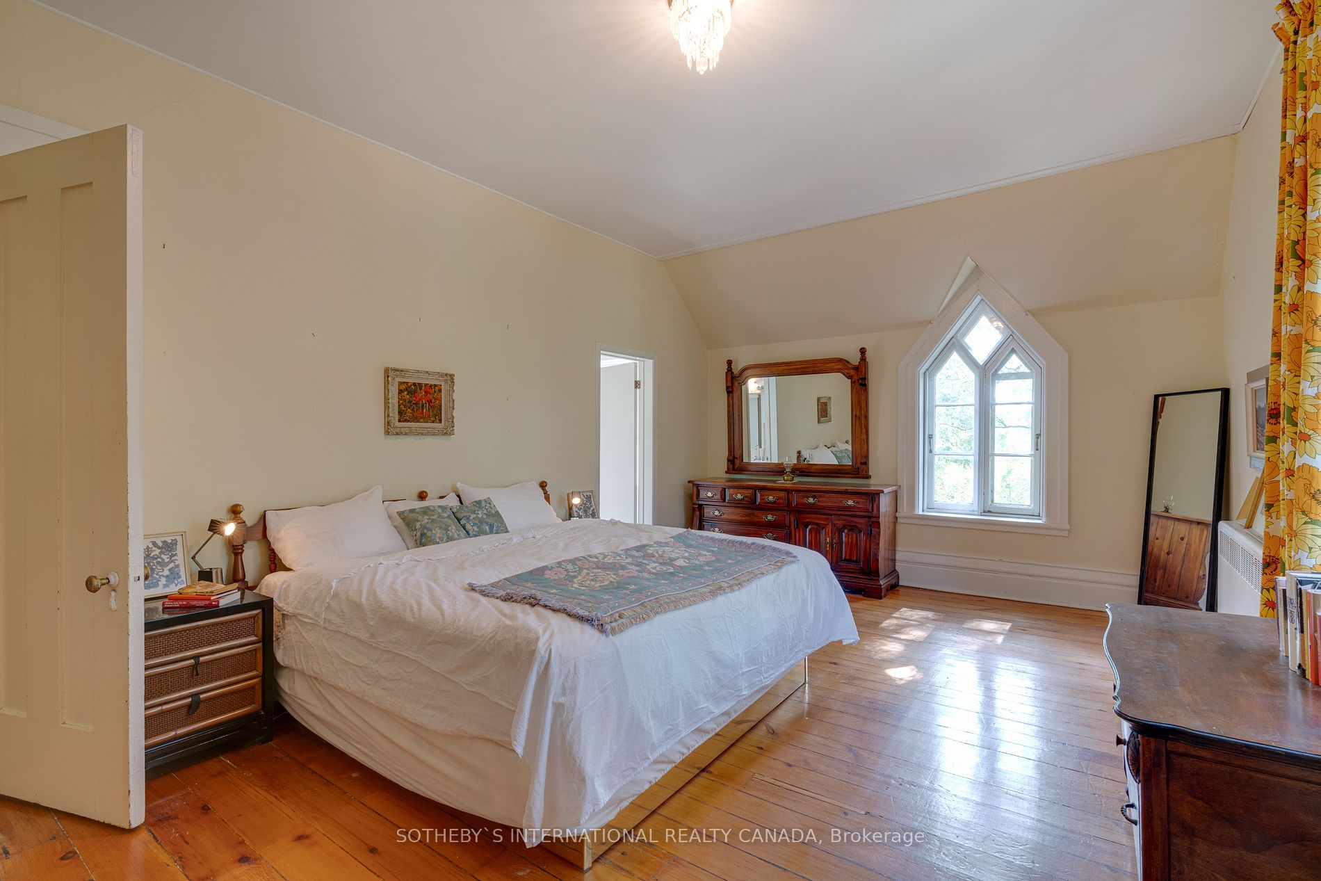 366 Lakeshore Rd