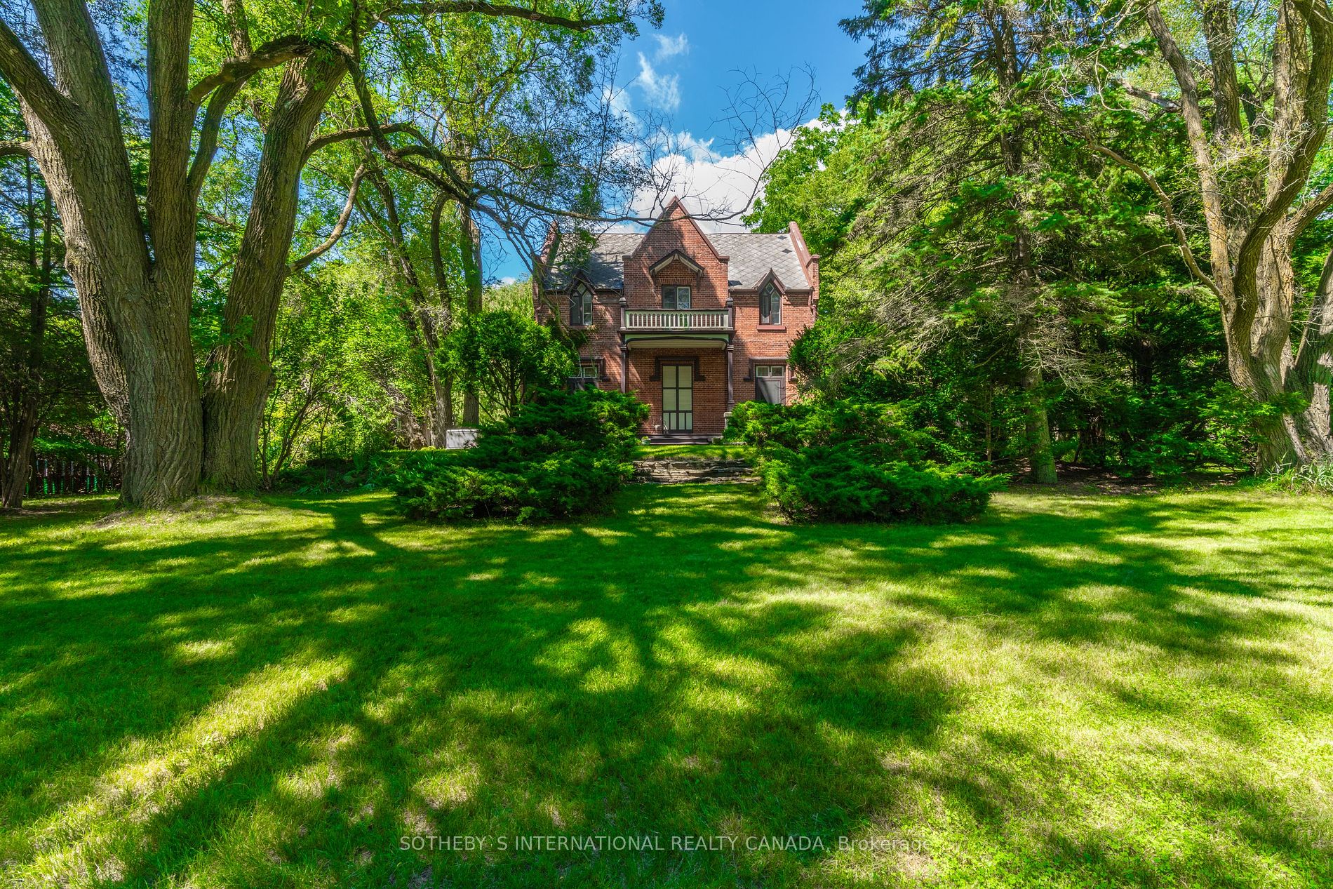 366 Lakeshore Rd