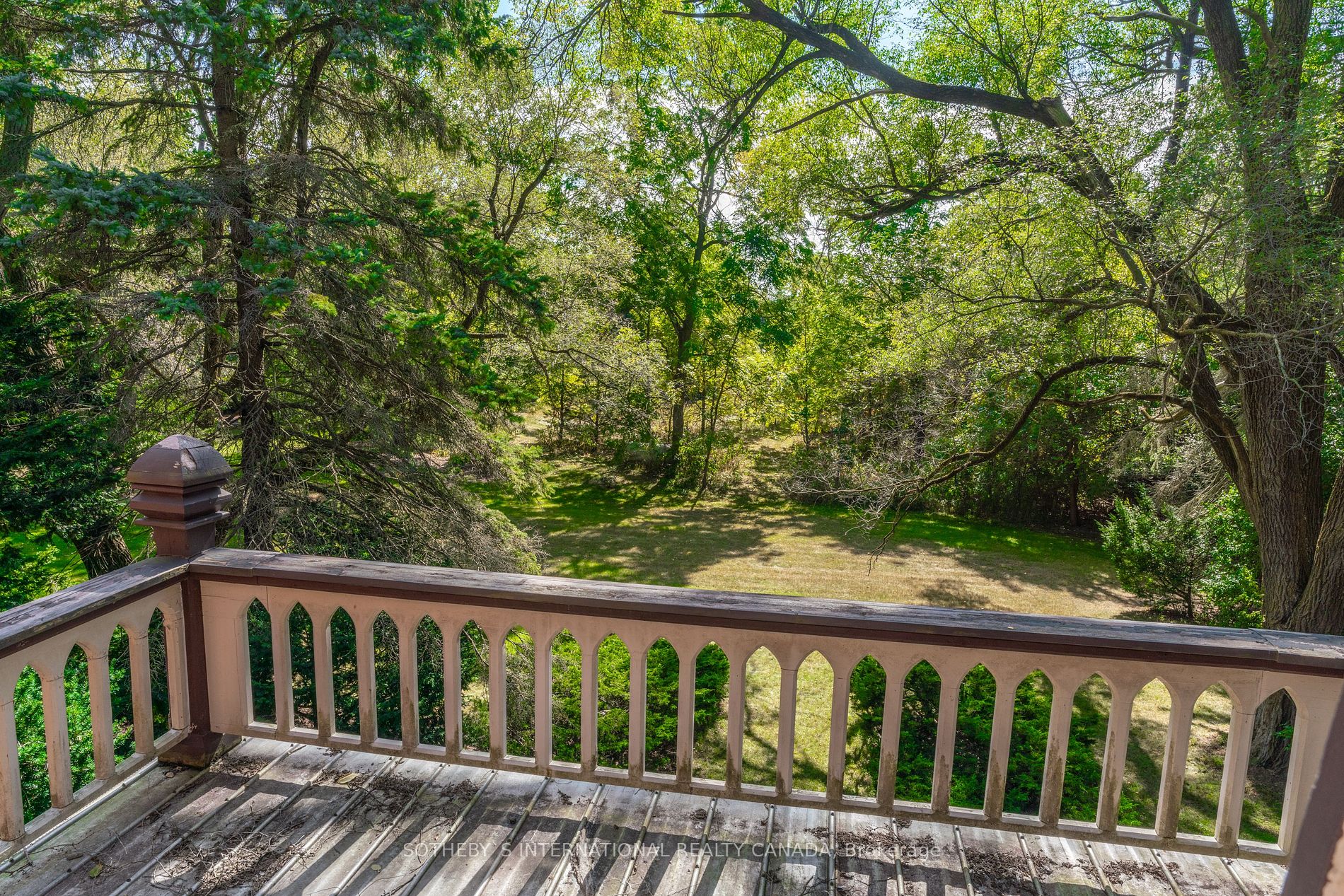 366 Lakeshore Rd