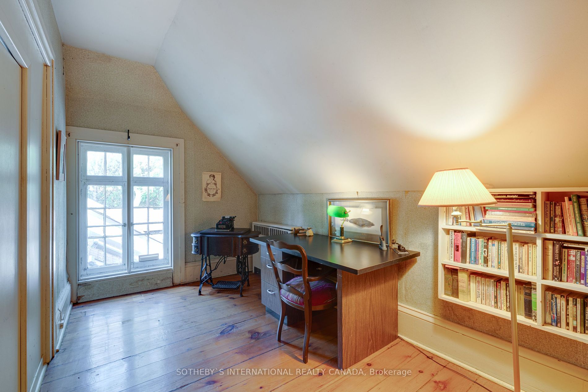 366 Lakeshore Rd