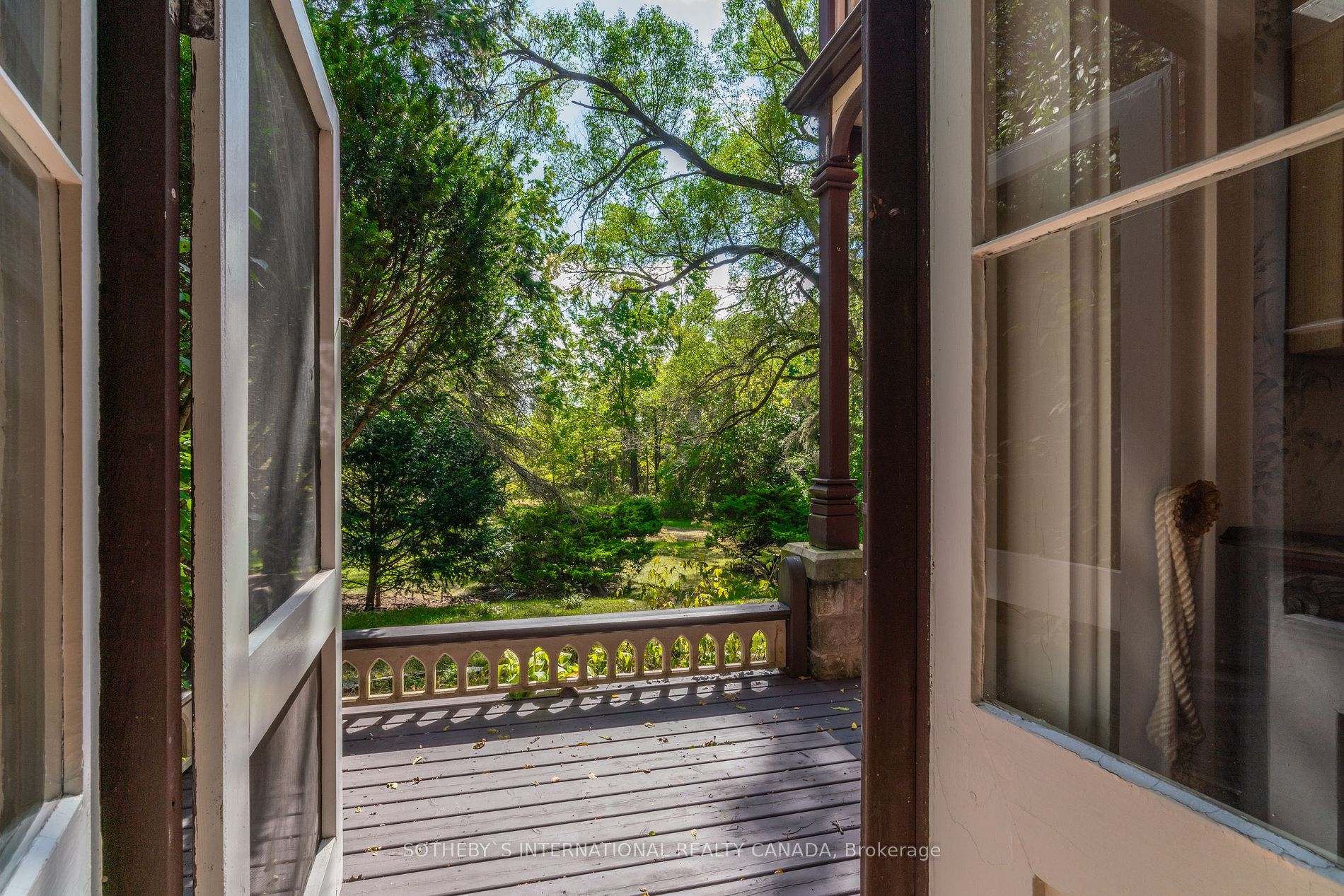 366 Lakeshore Rd