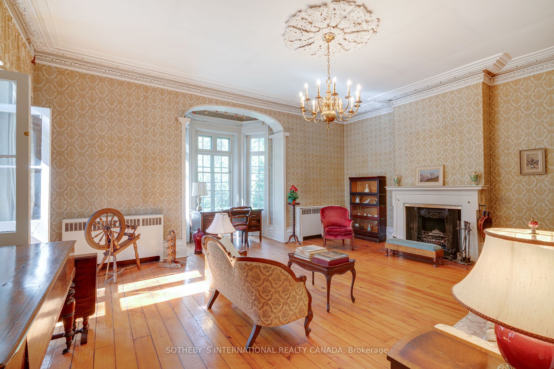366 Lakeshore Rd